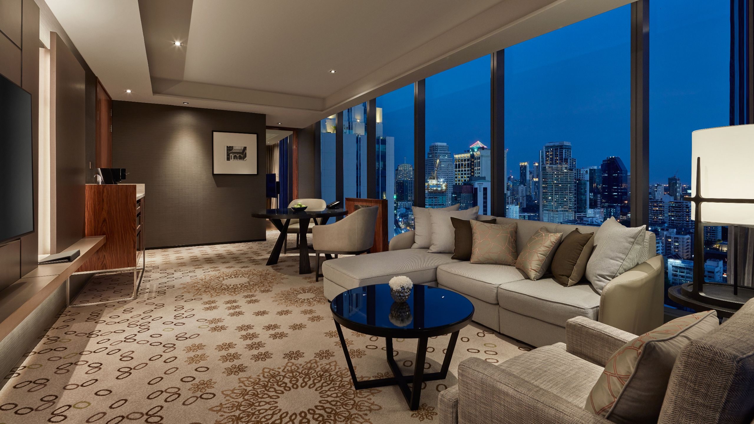 Hyatt Regency Bangkok Sukhumvit Regency Executive Suite Living Room