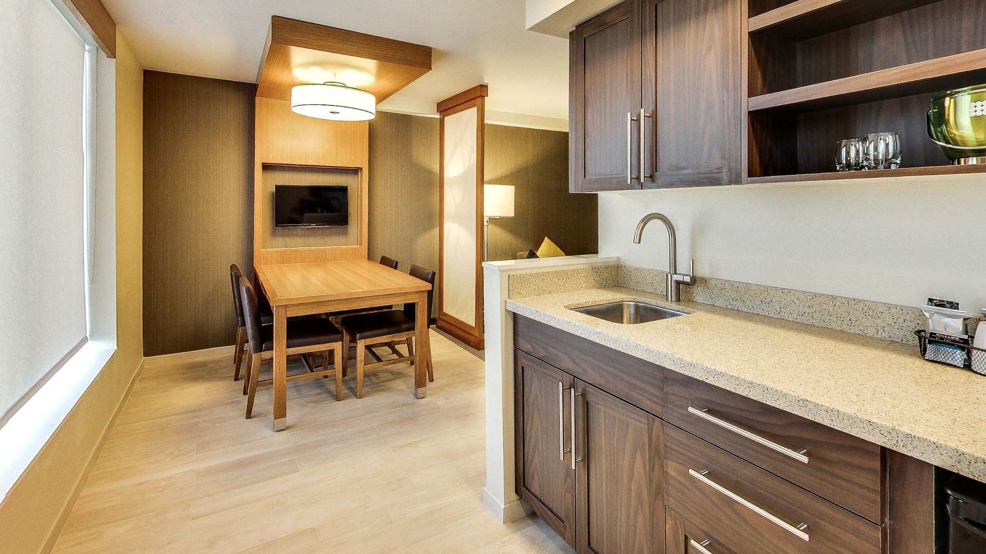 Hyatt Place Edmonton-West Suite Dining