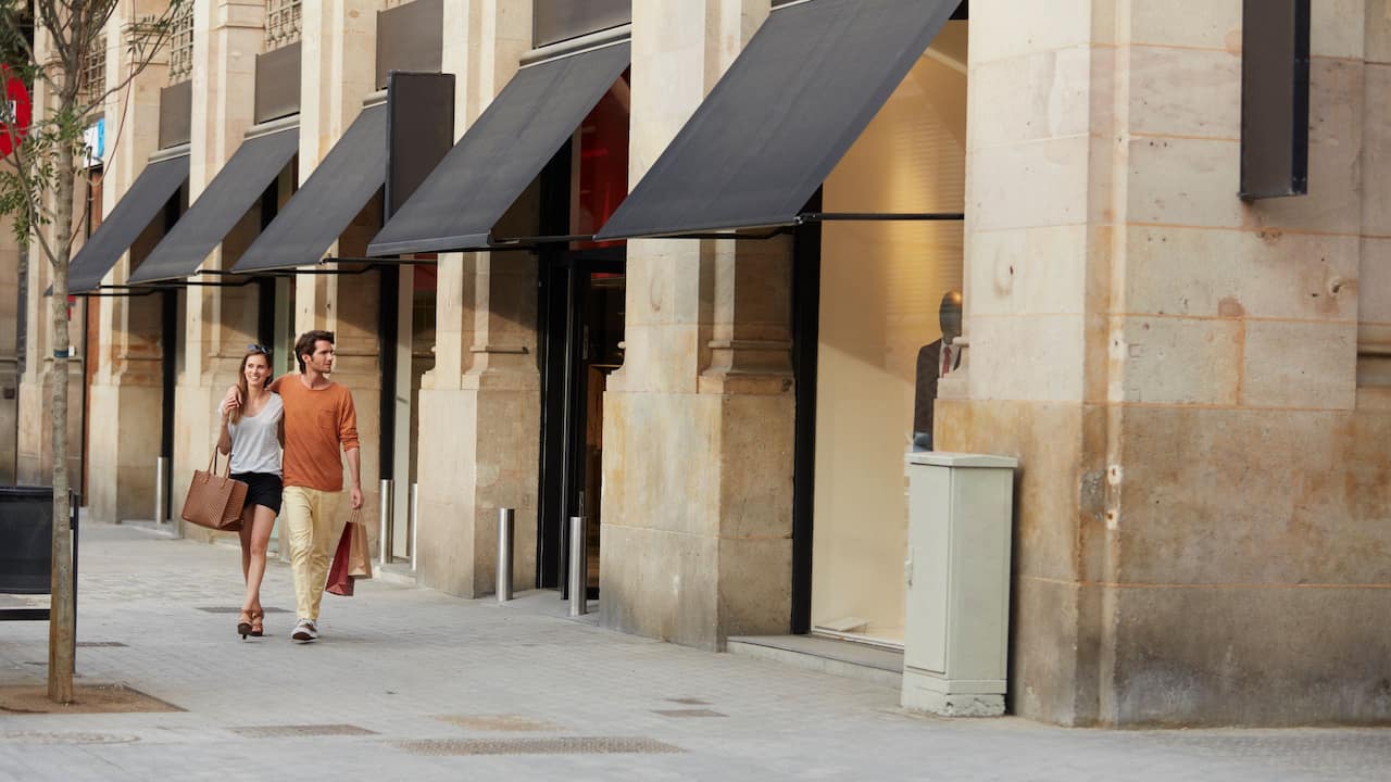 Barcelona Shopping Couple Walking