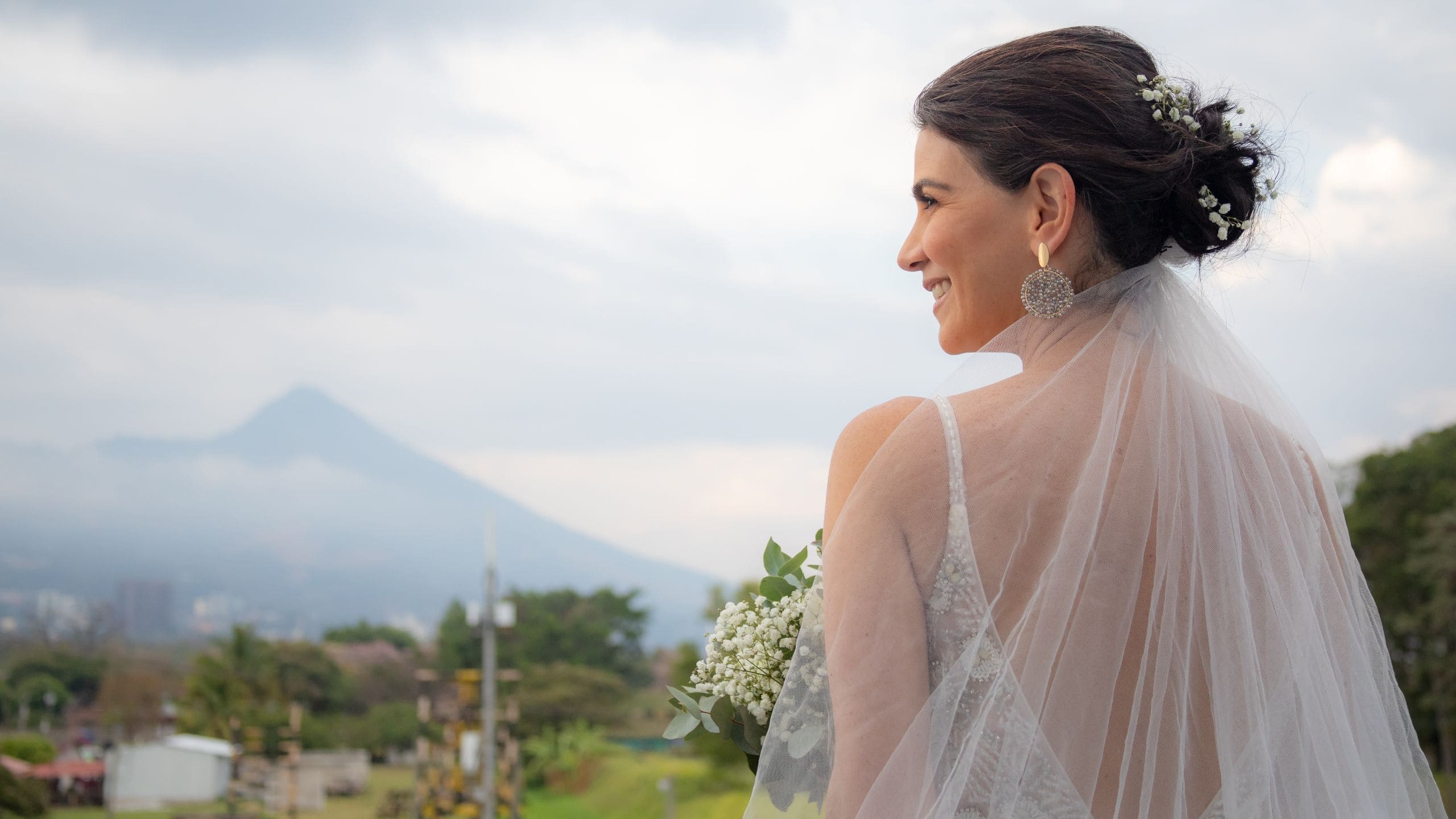 Hyatt Centric San Salvador Wedding Bride