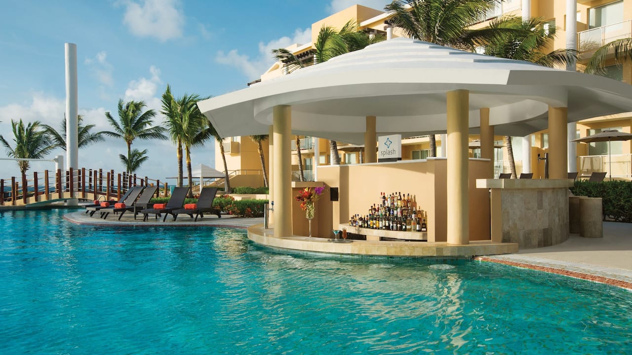 Dreams Jade Resort & Spa Splash Swim Up Bar