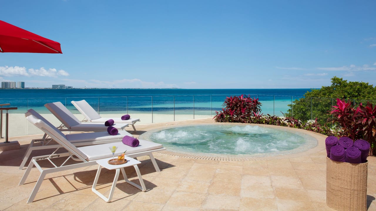 Breathless Cancún Soul Resort & Spa Energy Heated Tub 