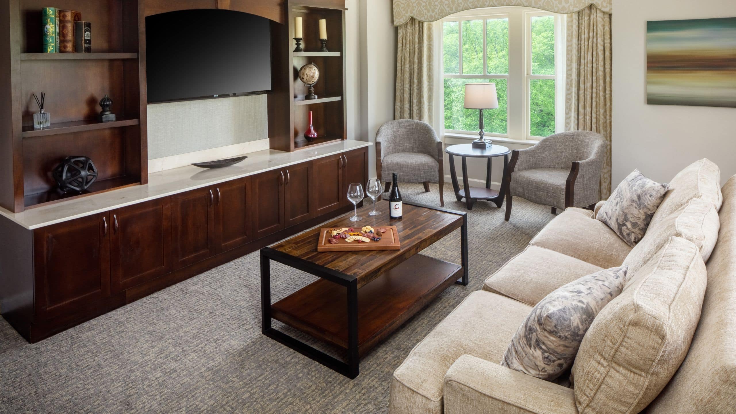 1 de 5 The Elms Hotel & Spa Royal Presidential Suite Seating Area