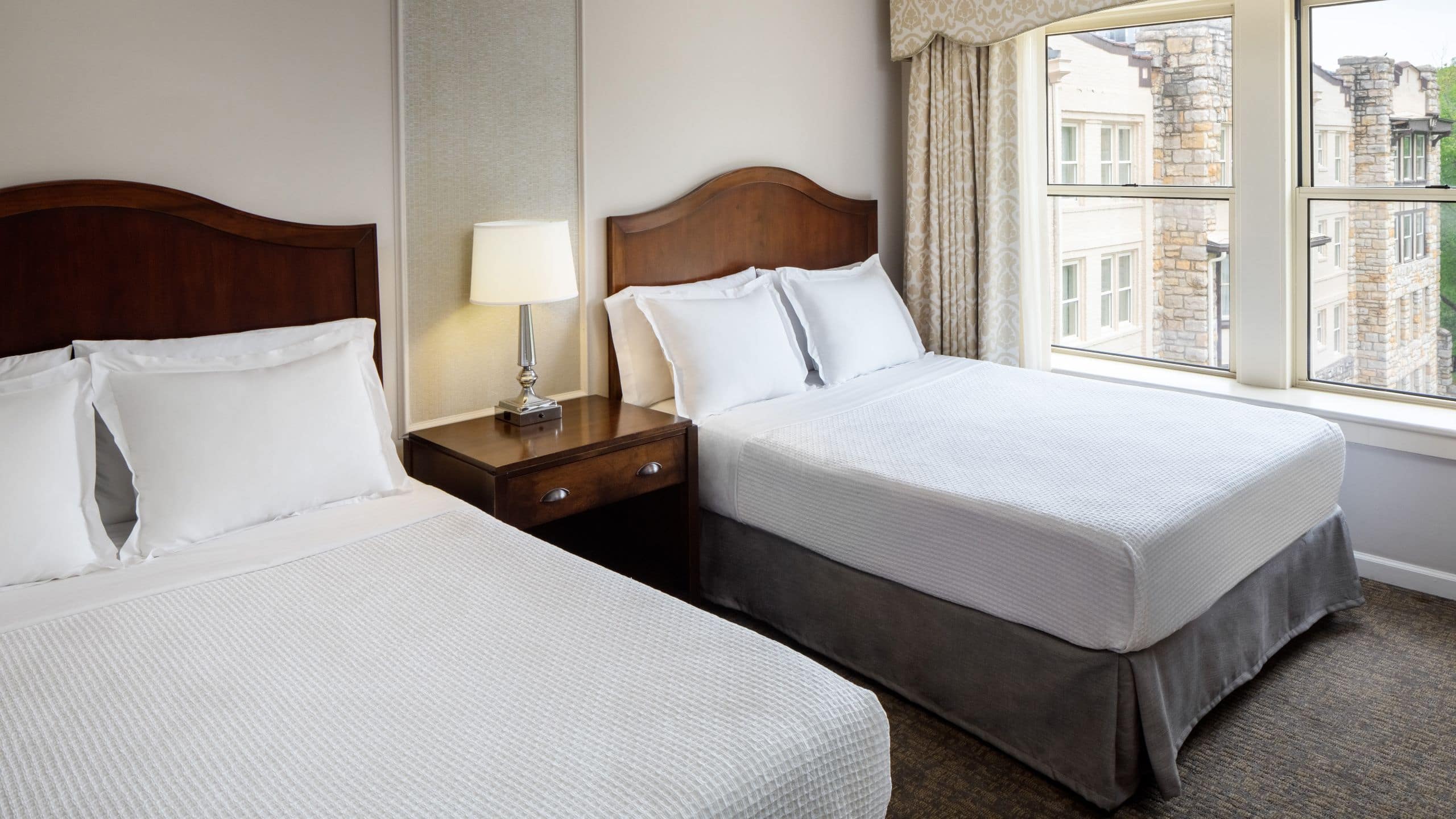 1 de 4 The Elms Hotel & Spa Two Queen Bedroom