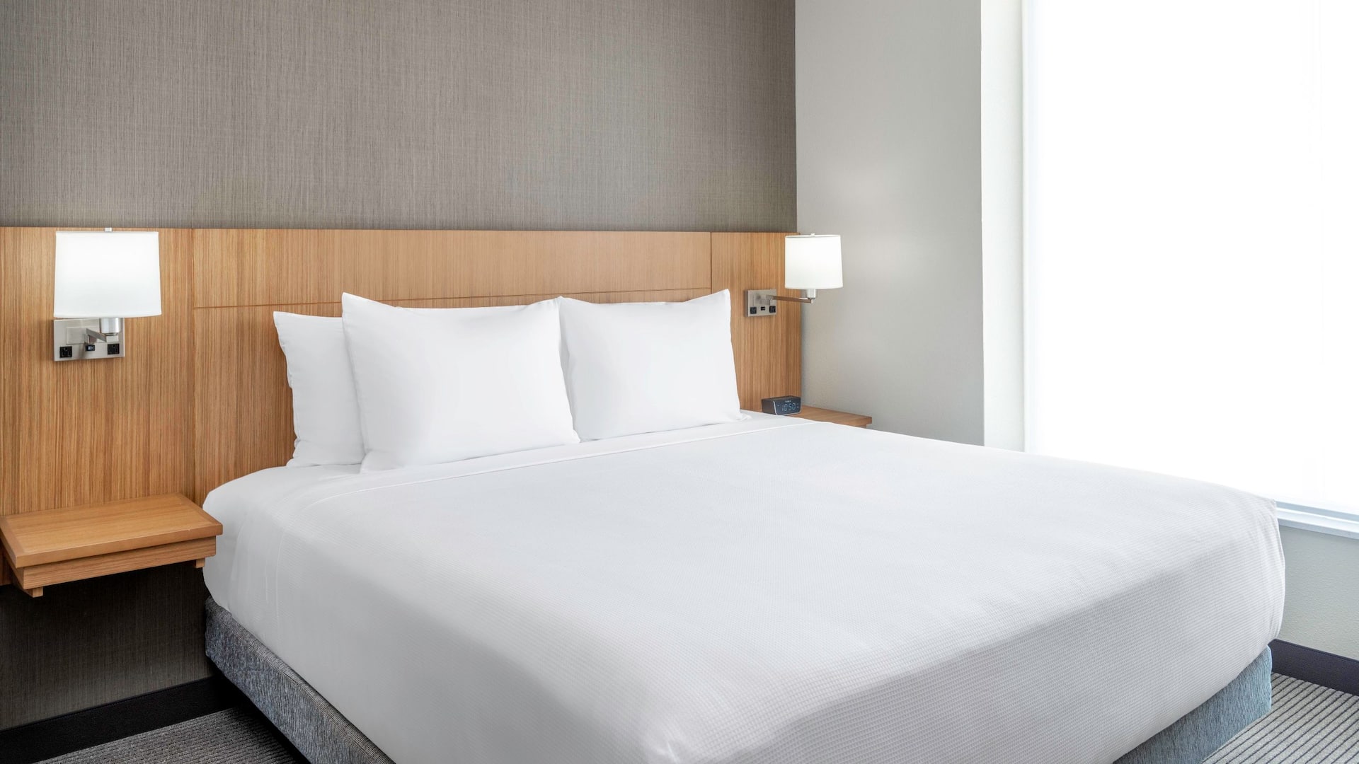 Hyatt Place Fort Worth / Alliance Town Center King Room Bed Pillows
