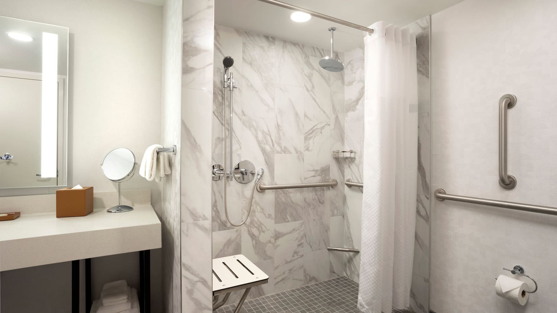 2 de 3 Hyatt Regency San Antonio Riverwalk Ada Shower