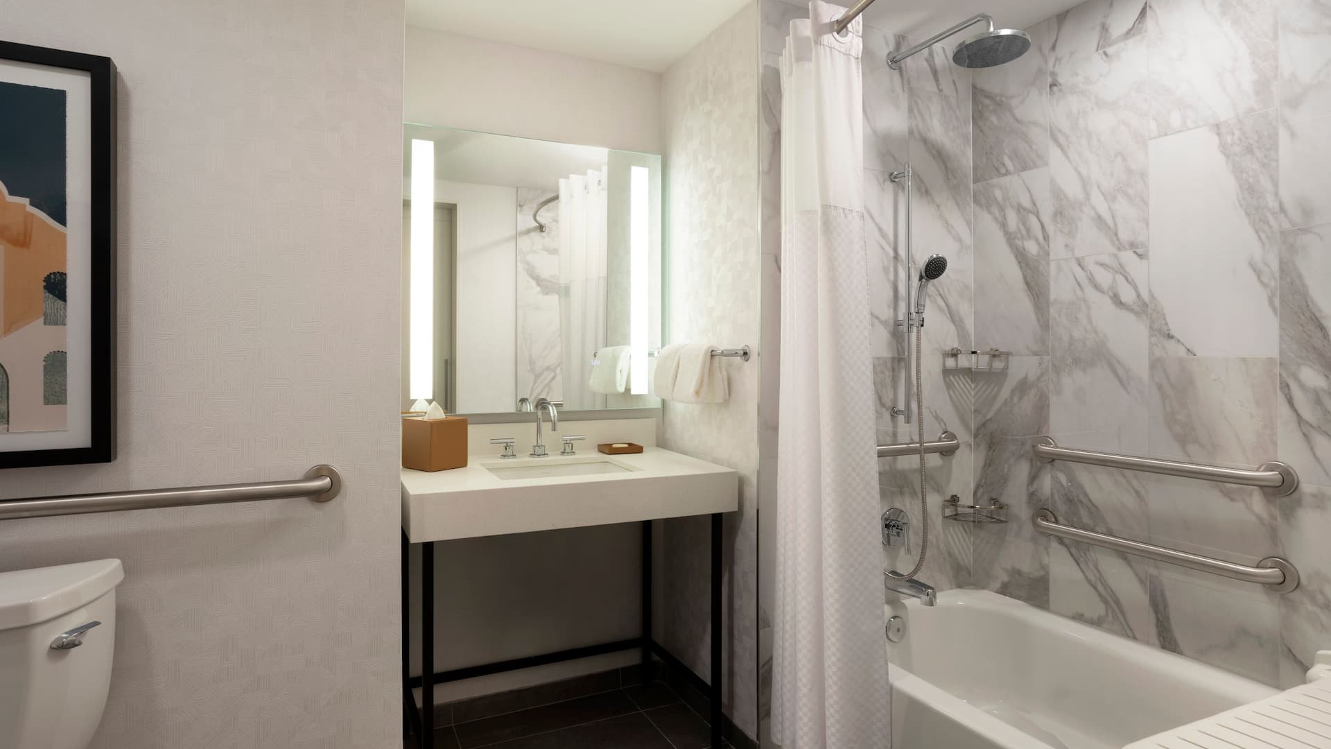 2 de 3 Hyatt Regency San Antonio Riverwalk Ada Bathtub