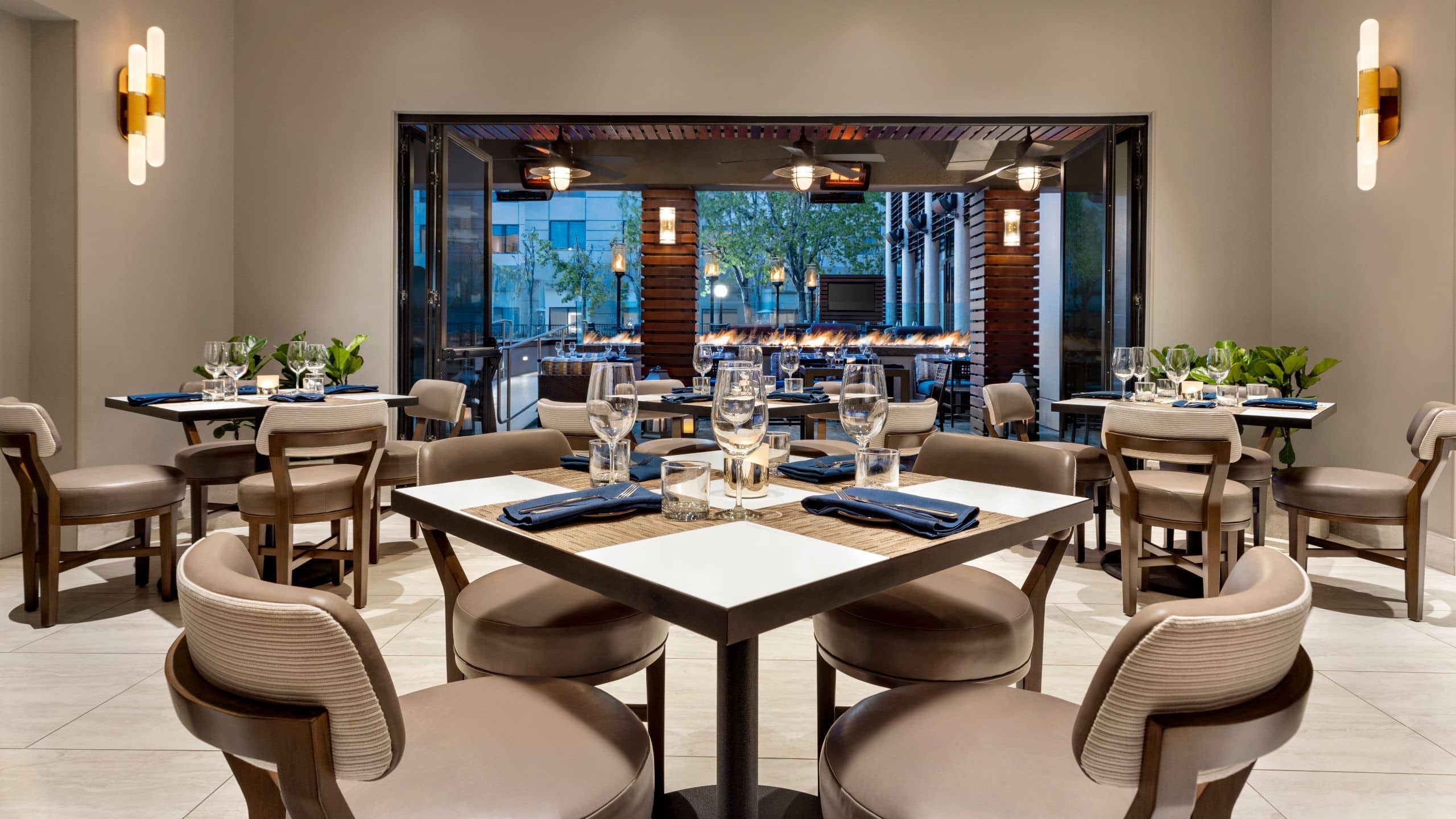 Hyatt Centric Santa Clara Silicon Valley Restaurant Dining Tables