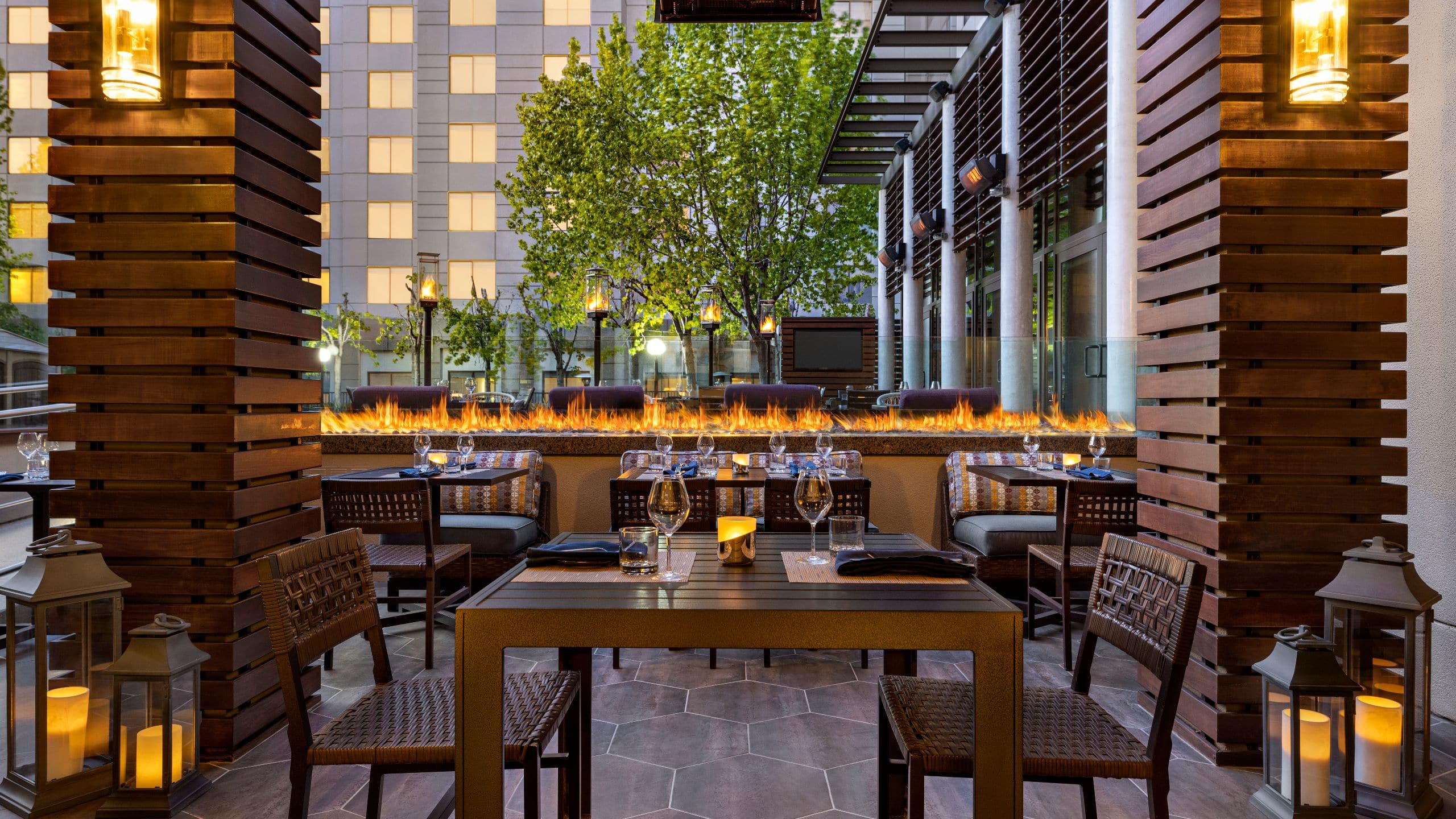 Hyatt Centric Santa Clara Silicon Valley Restaurant Outdoor Dining Tables