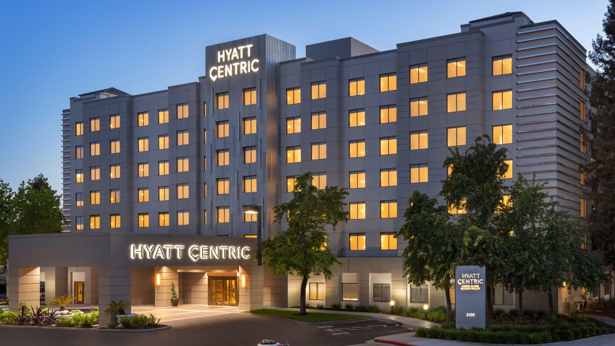 Hyatt Centric Santa Clara Silicon Valley Hotel Exterior Front Drive Plants