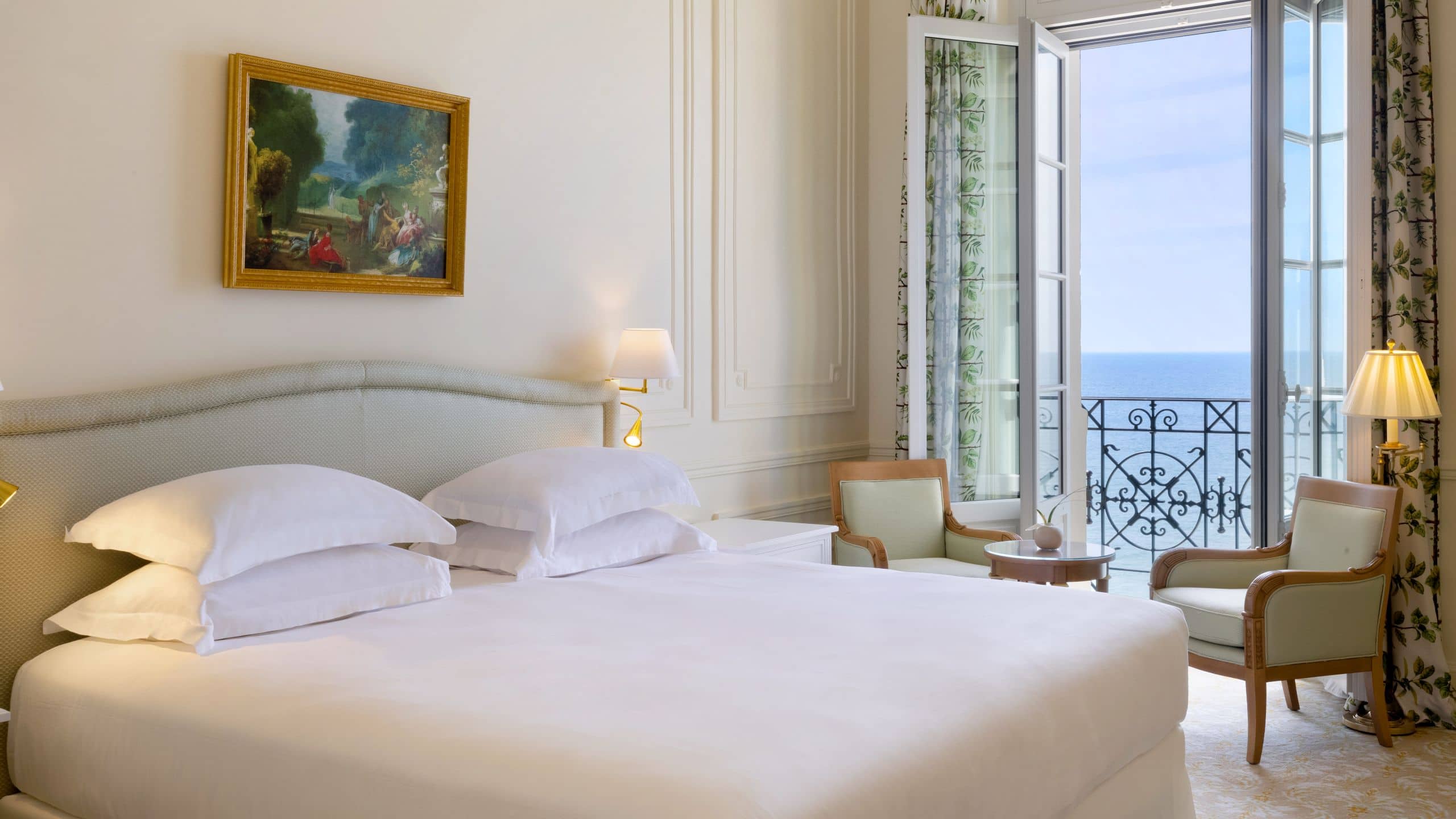 Hôtel du Palais Biarritz Classic Guestroom Bed