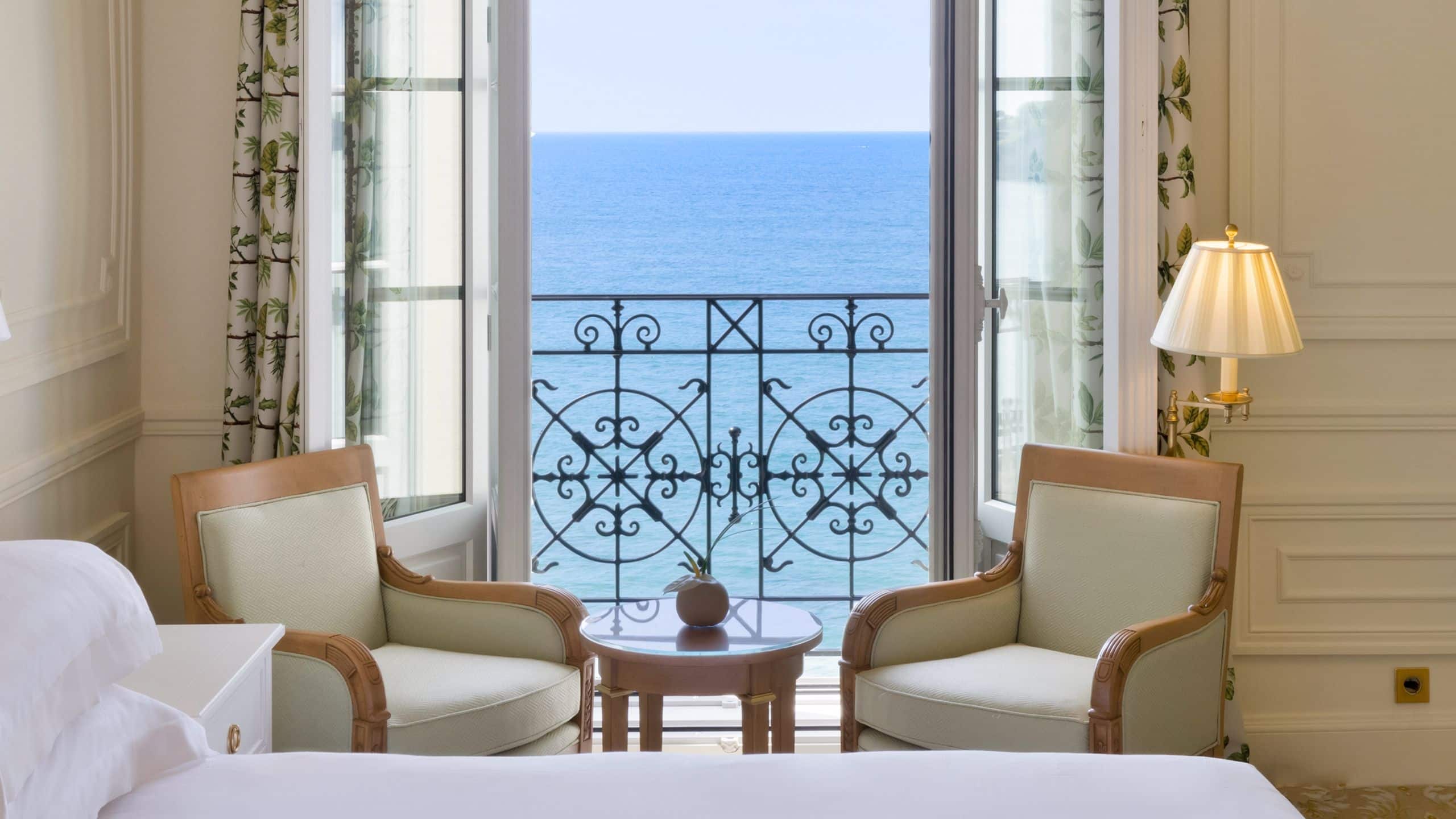 Hôtel du Palais Biarritz Classic Guestroom Ocean View Seating