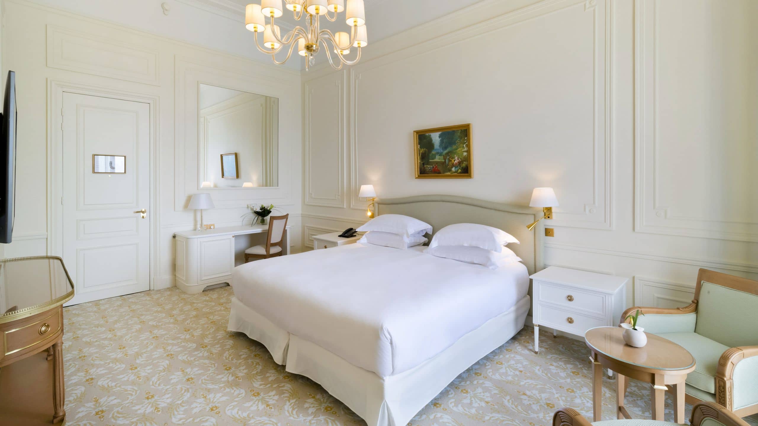 2/6 Hôtel du Palais Biarritz Classic Guestroom Layout