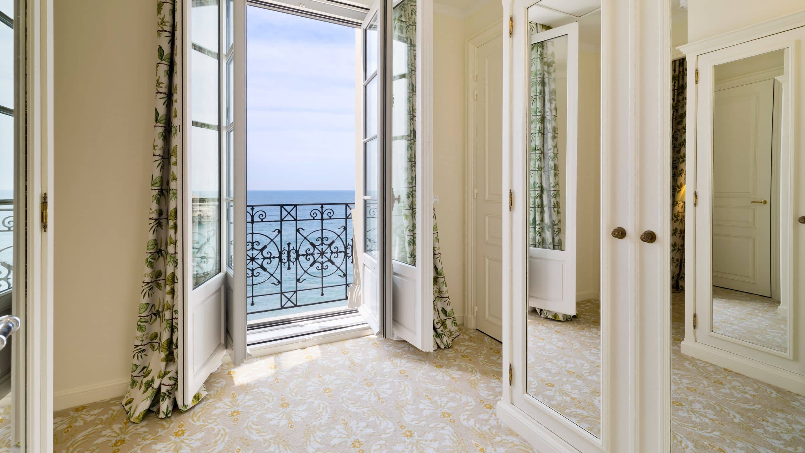 5/7 Hôtel du Palais Biarritz Classic Guestroom Ocean View
