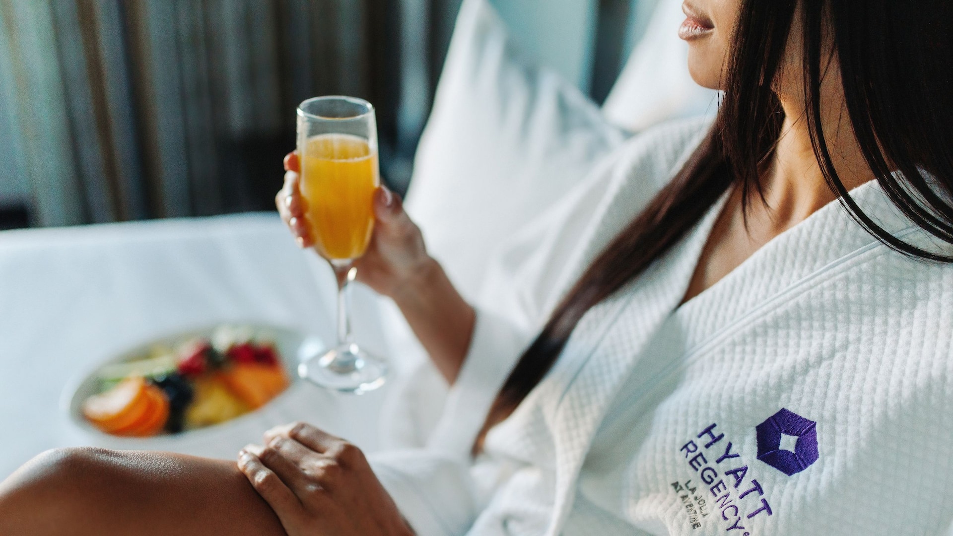 1 of 1 Hyatt Regency JOLLA P0240 King Guestroom Woman Robe