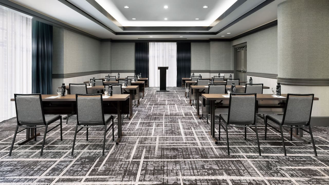 Meeting Room Salon Podium Tables