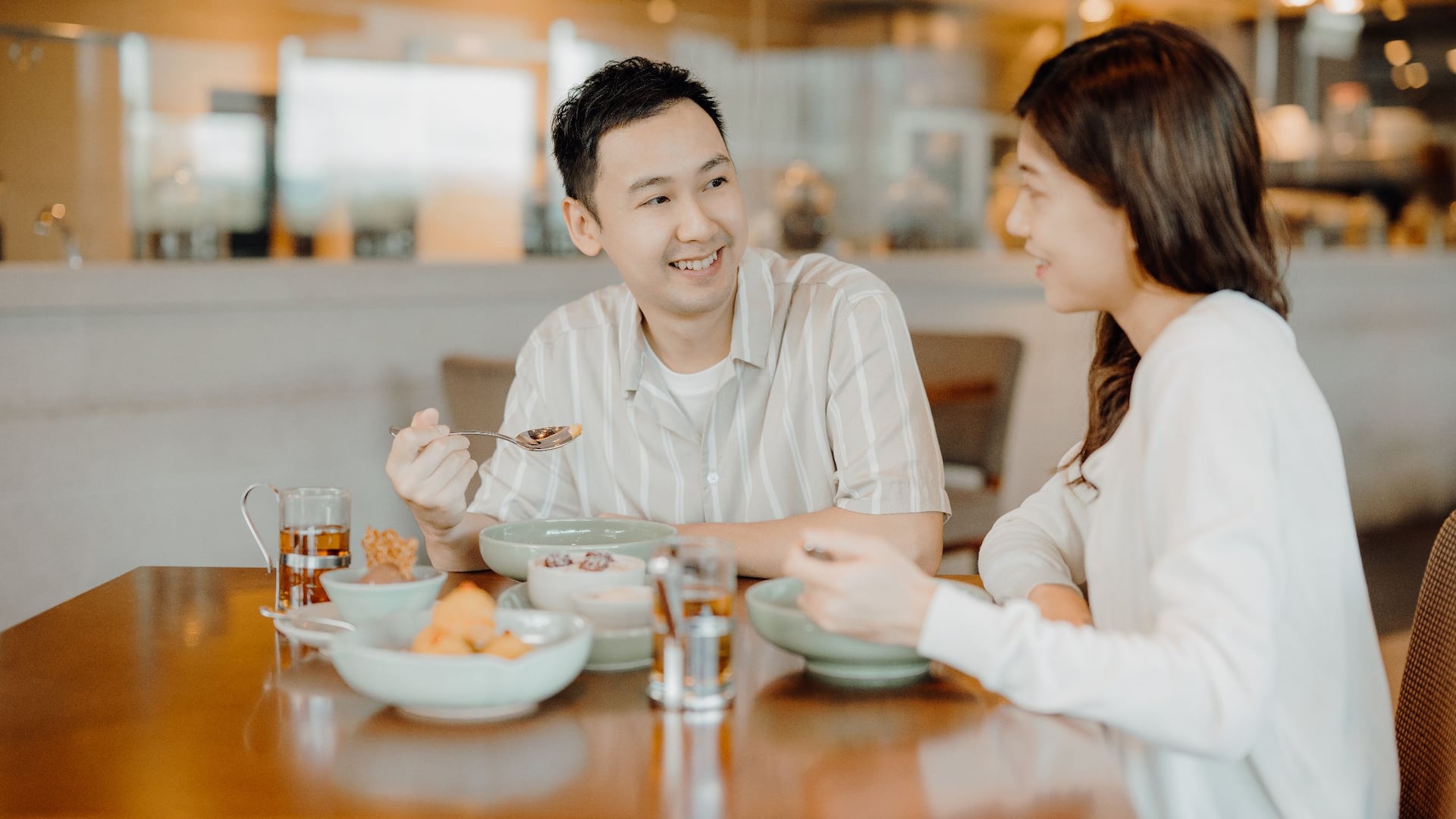 Hyatt Regency Hong Kong, Sha Tin Couple Eating Desserts Sha Tin