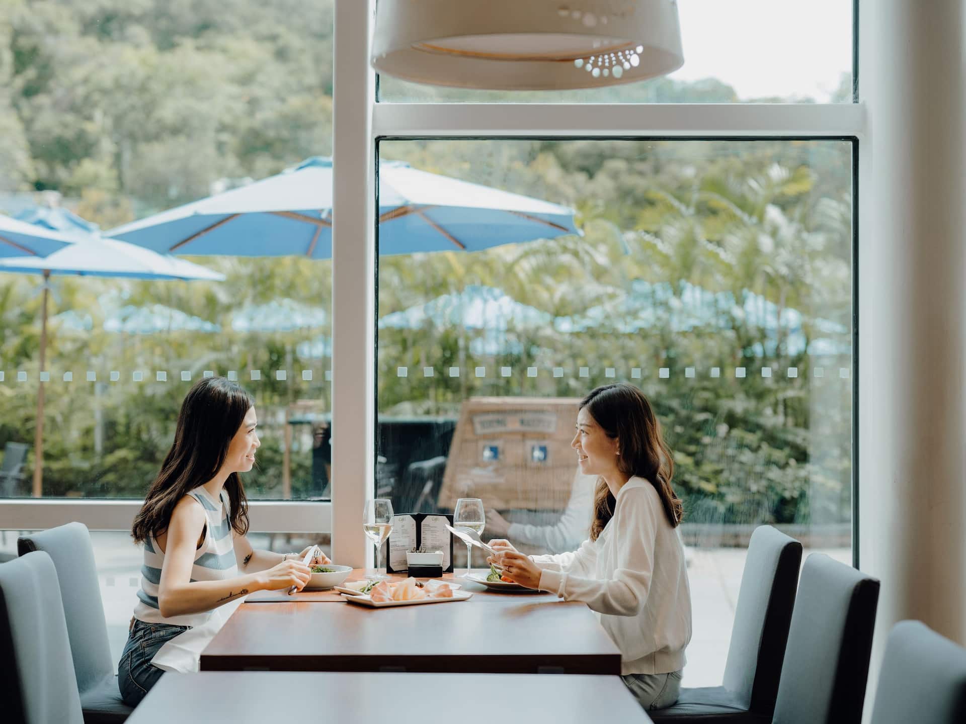 Hyatt Regency Hong Kong, Sha Tin Woman Dining Cafe