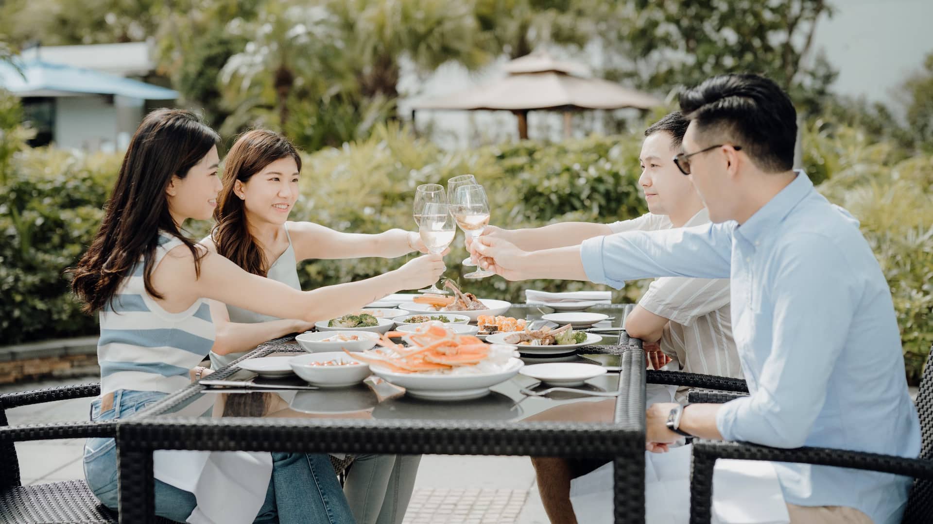 Hyatt Regency Hong Kong, Sha Tin Friends Wine Toast Cafe Terrace