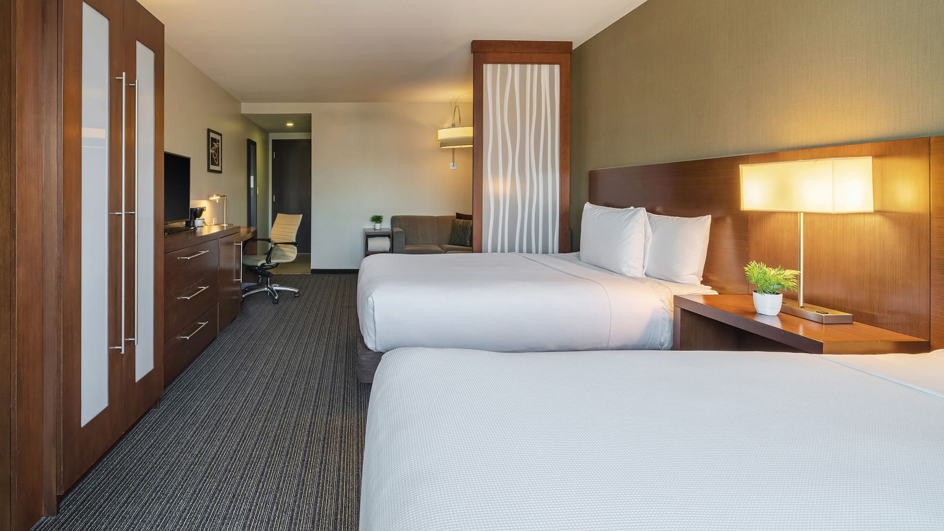 Hyatt Place Tijuana Two Queens Room