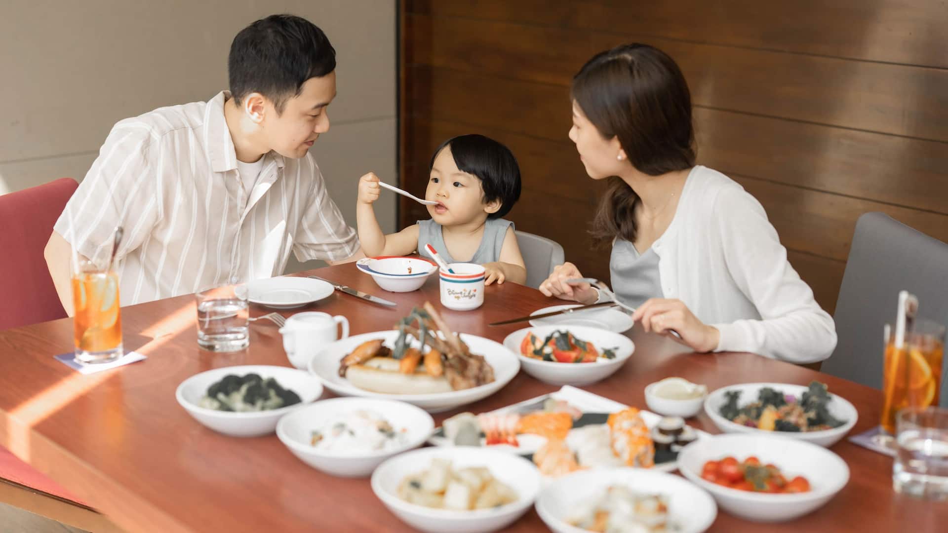 Hyatt Regency Hong Kong, Sha Tin Lifestyle Family Dining Close Up Cafe