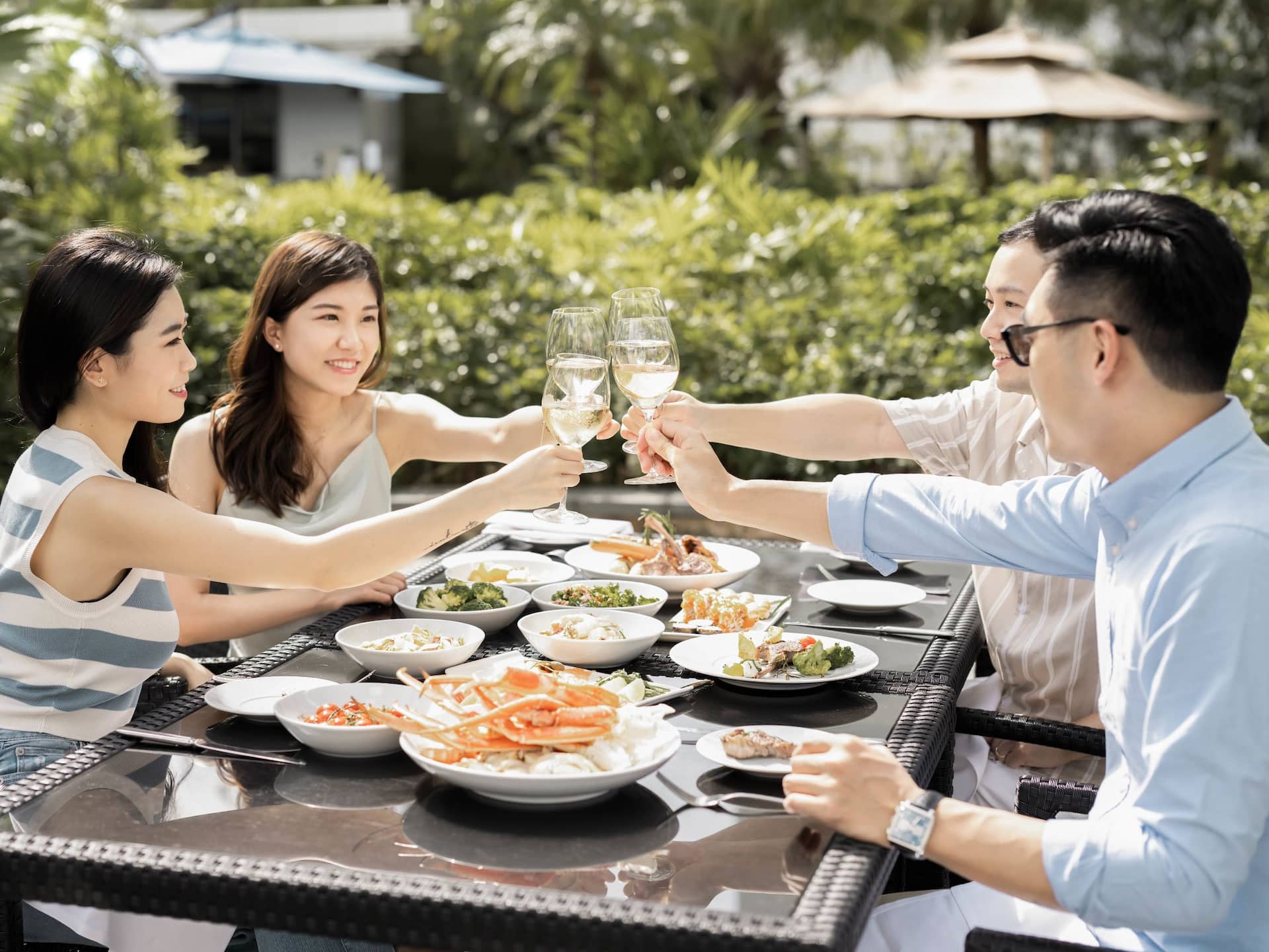 Hyatt Regency Hong Kong, Sha Tin Friends Cheers Cafe Terrace