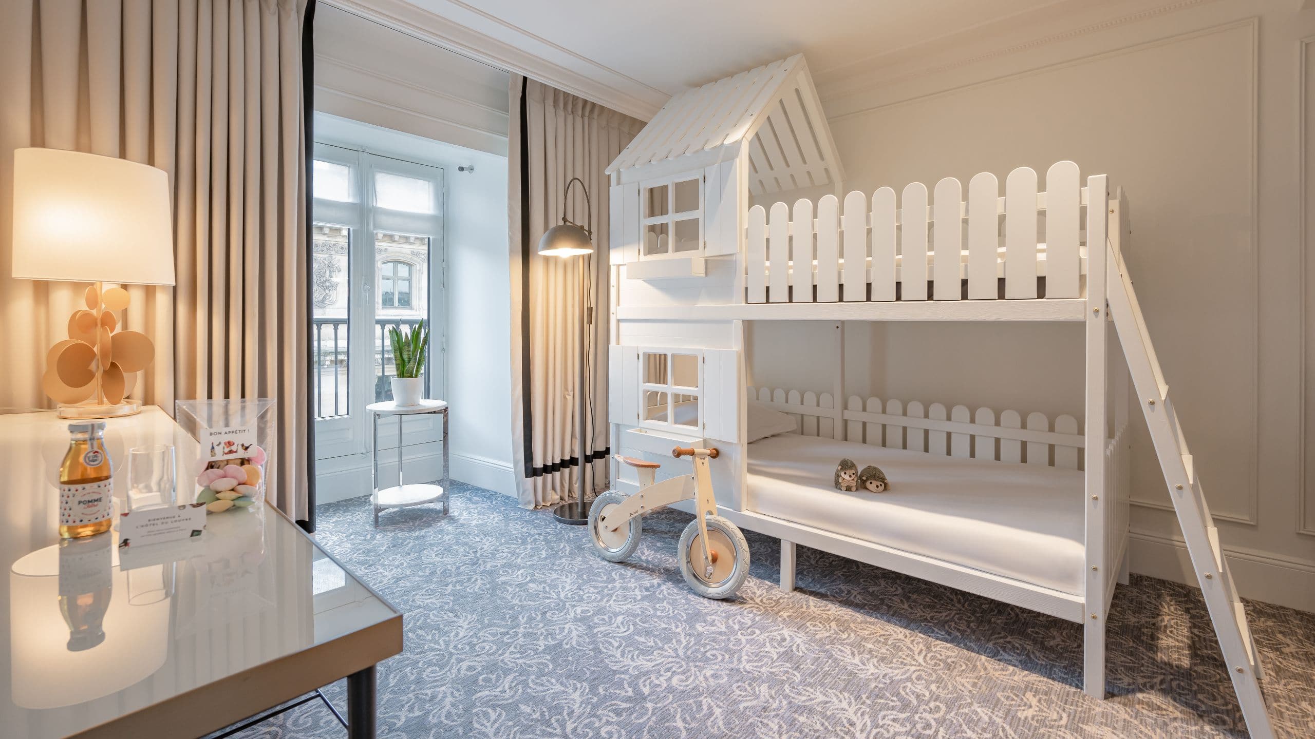 第 2，共 5 Hôtel du Louvre Familysuite Bunkbeds Side View