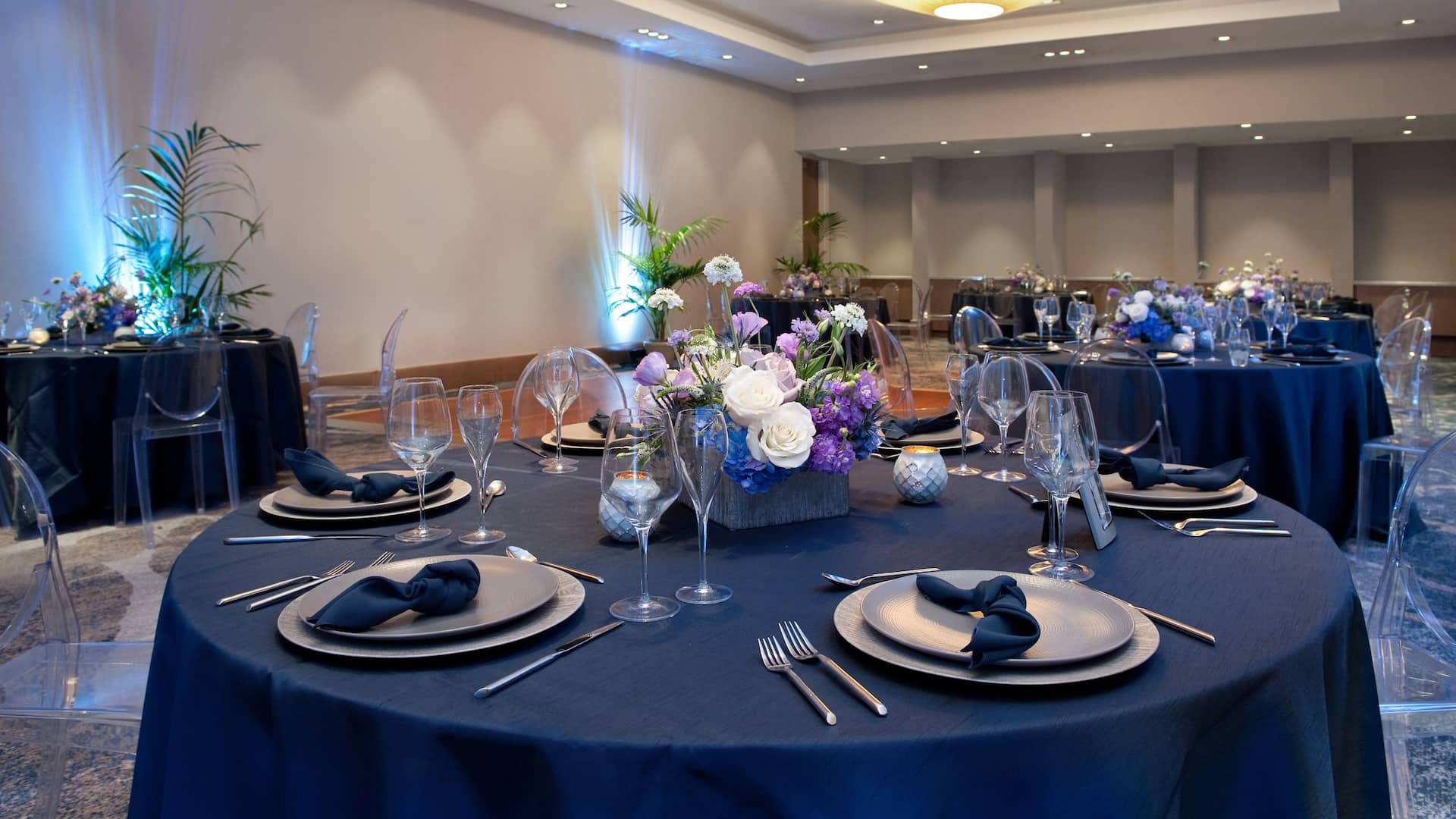 Hyatt Regency John Wayne Airport, Newport Beach Crescent Banquet Tables