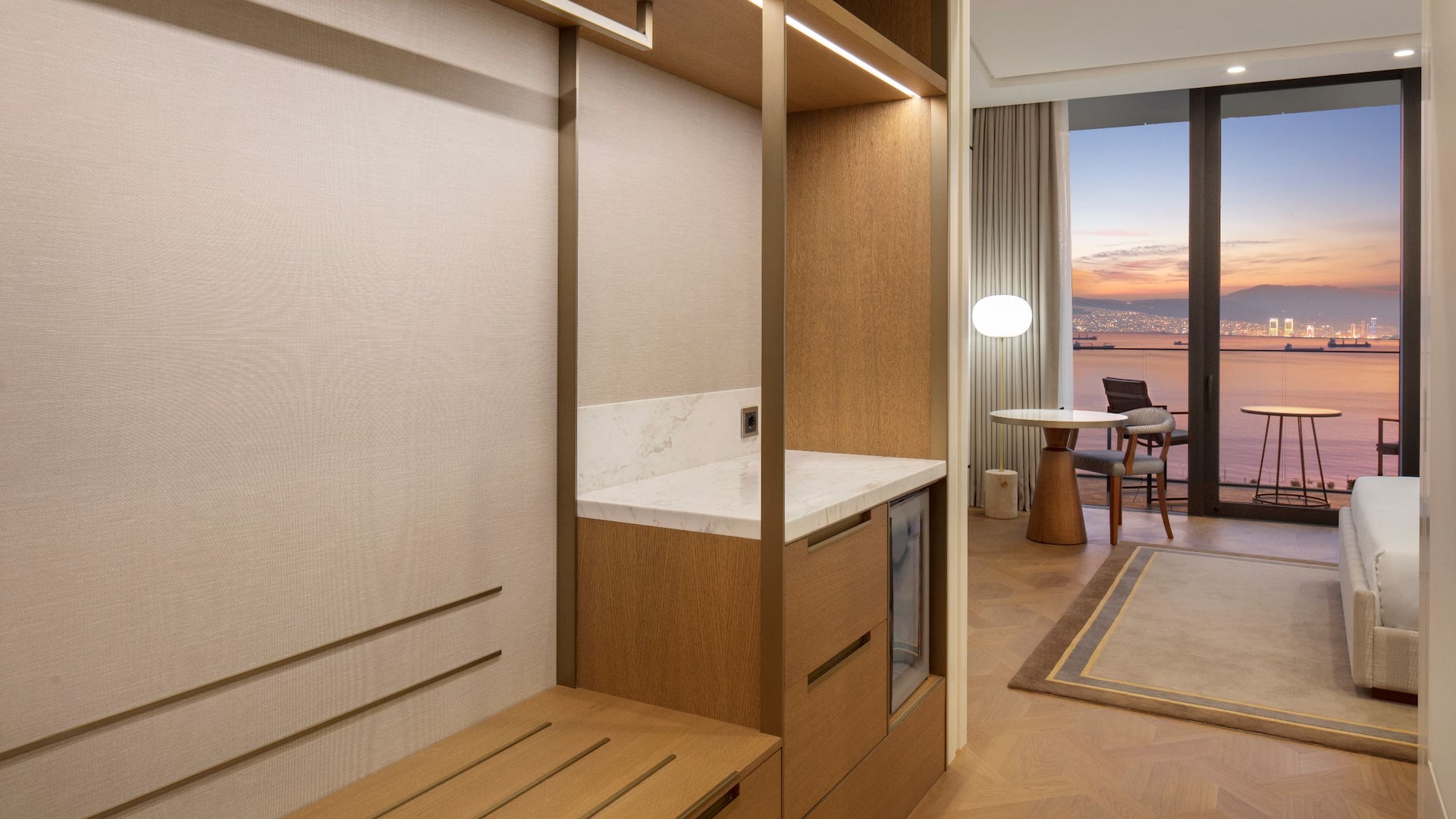 5/5 Hyatt Regency İzmir İstinyePark Hyatt Regency Istinyepark Izmir Deluxe King Room Minibar