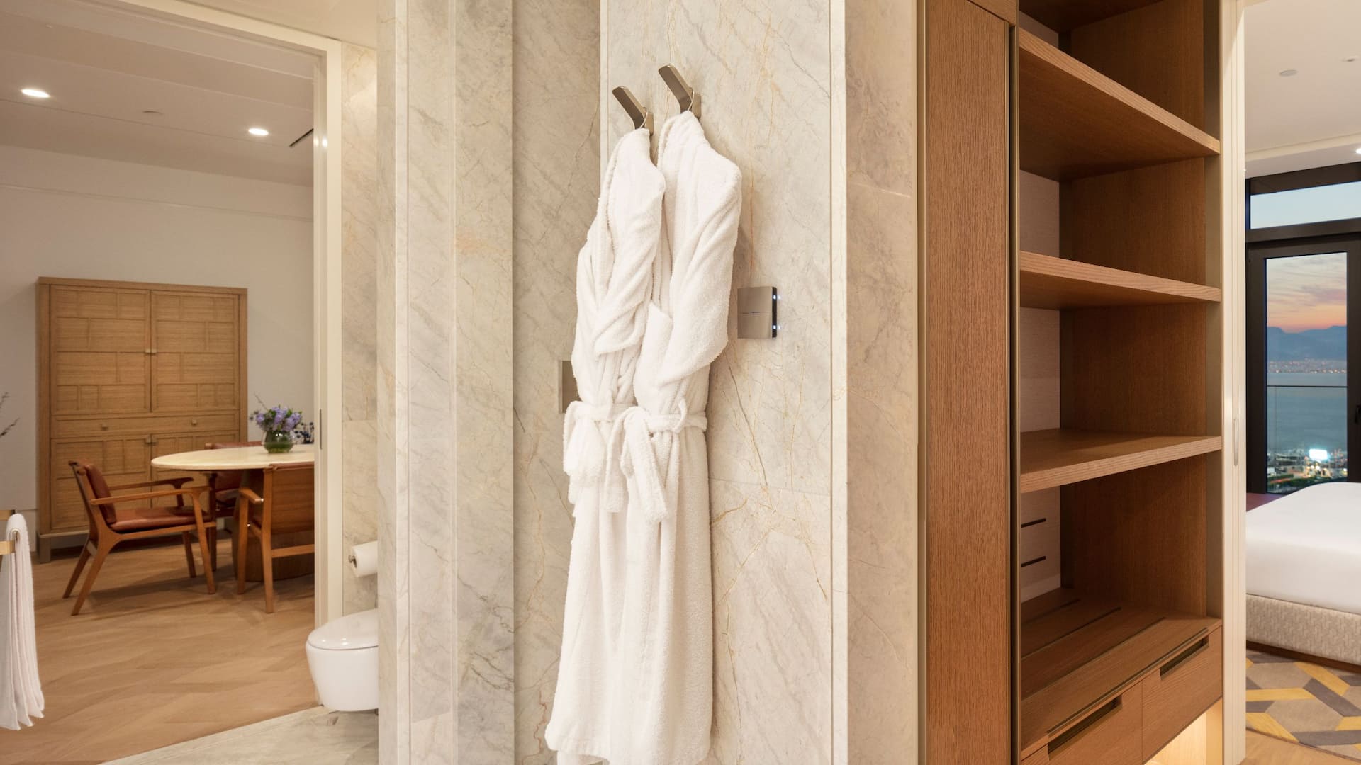 11/12 Hyatt Regency İzmir İstinyePark Regency Suite Bathrobes