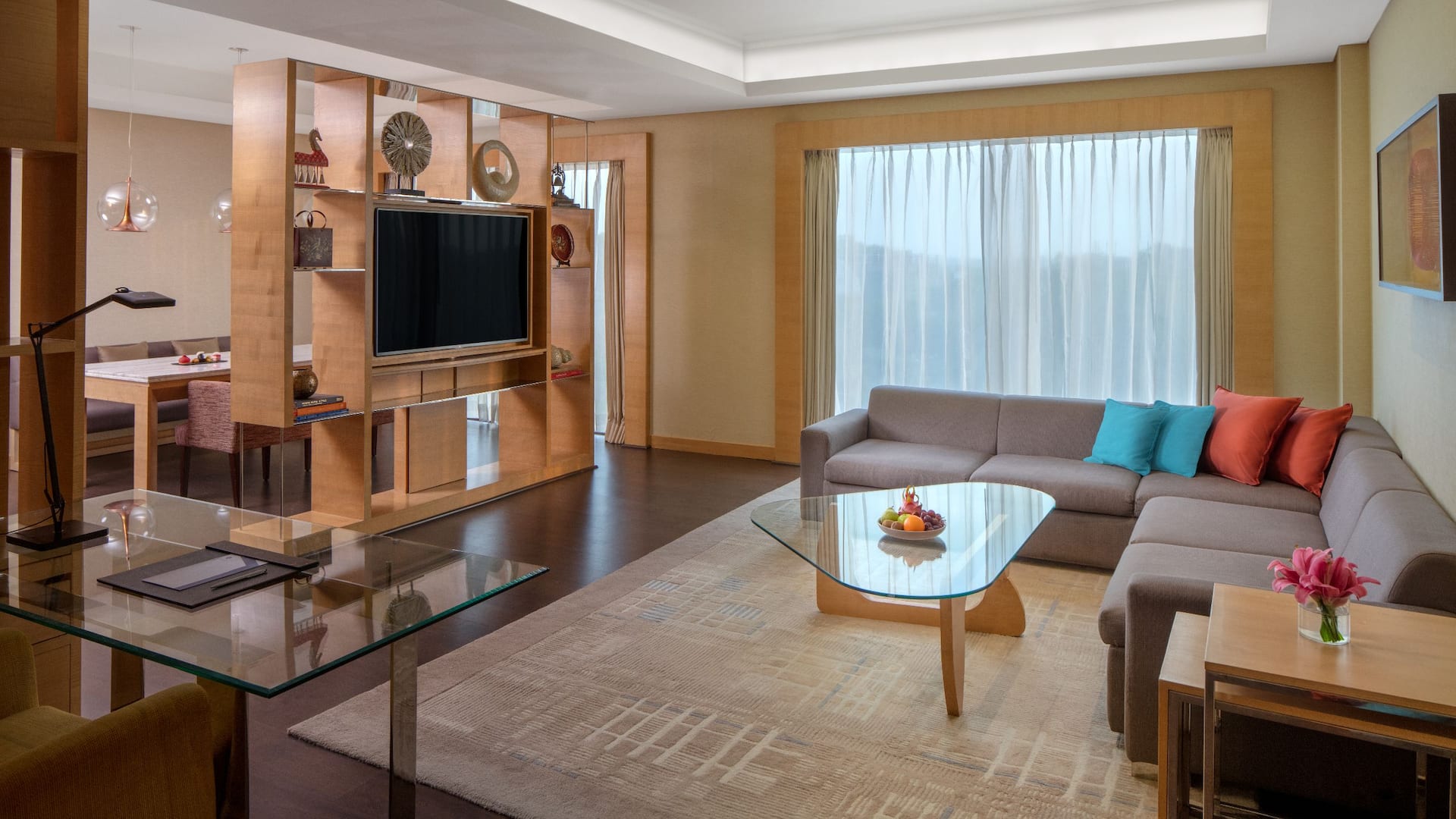 2 von 4 Hyatt Regency Chandigarh Premier Suite Living Room