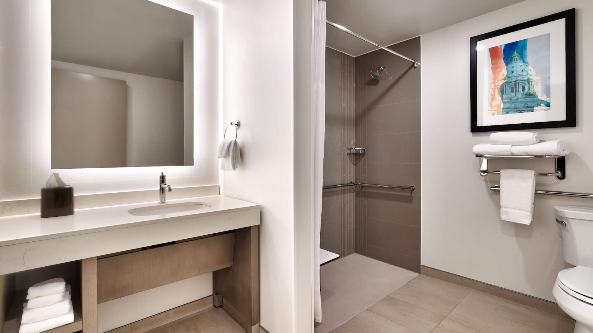 4 von 4 Hyatt House Rochester / Mayo Clinic Area Ada Roll-in Shower