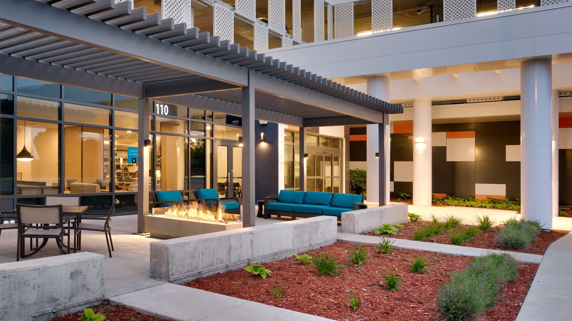 Hyatt House Rochester / Mayo Clinic Area Exterior Patio Entry
