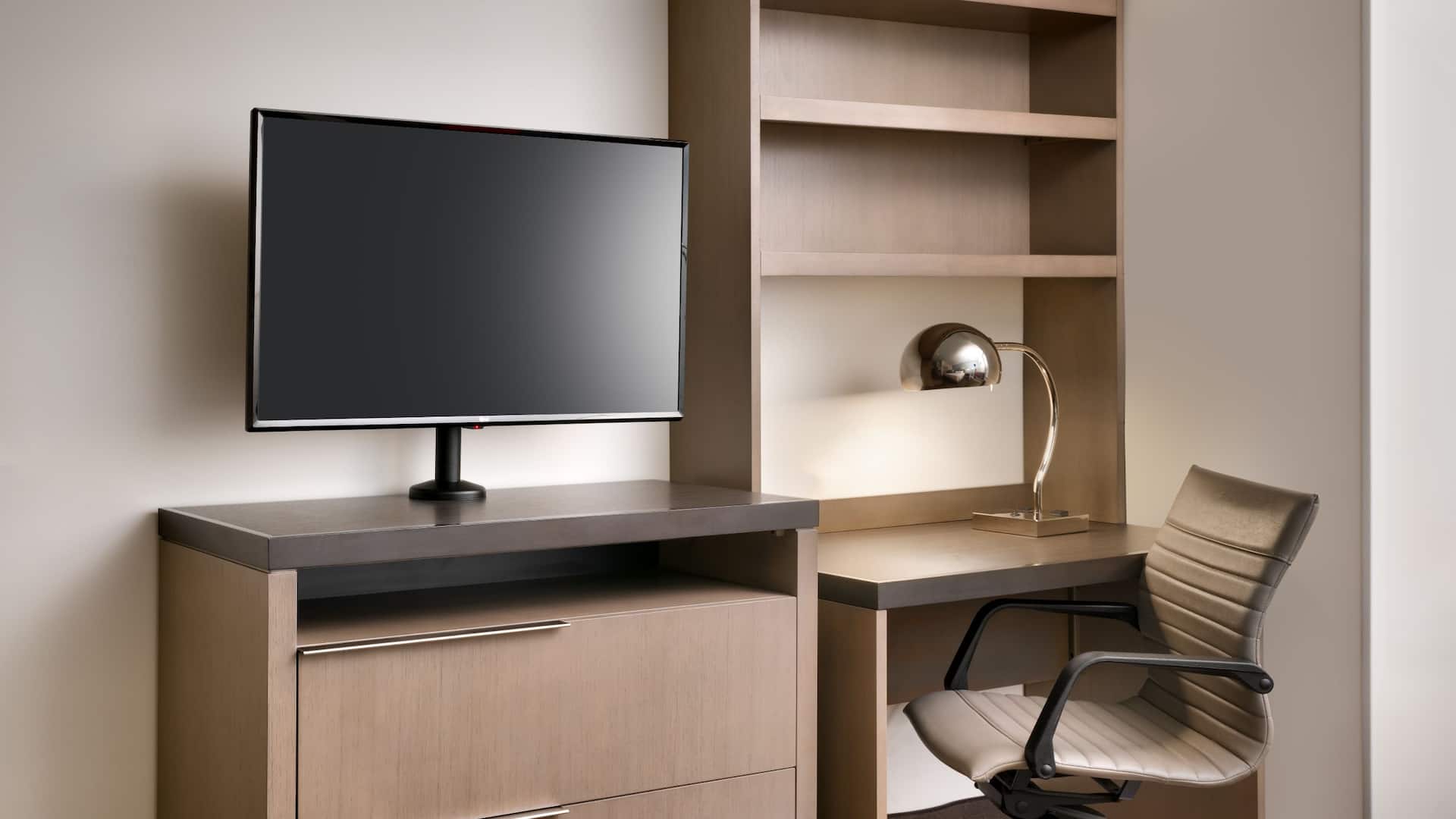 Hyatt House Rochester / Mayo Clinic Area King Den Desk