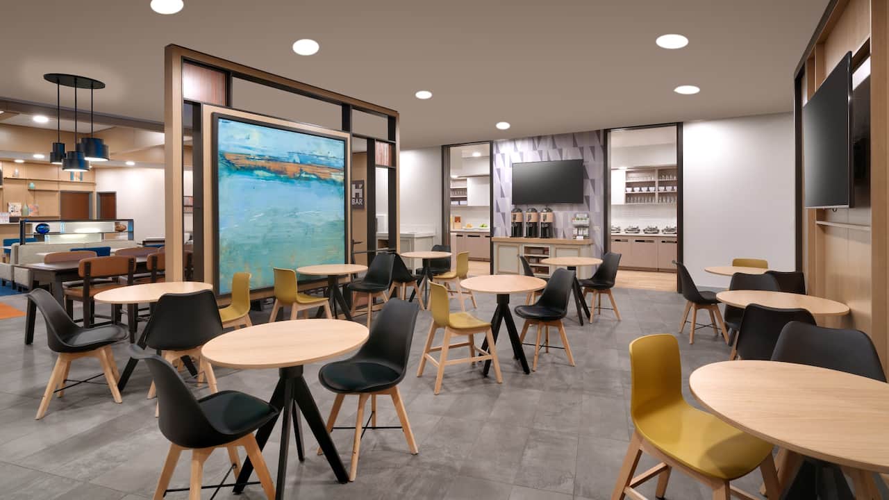  Lobby Dining Area