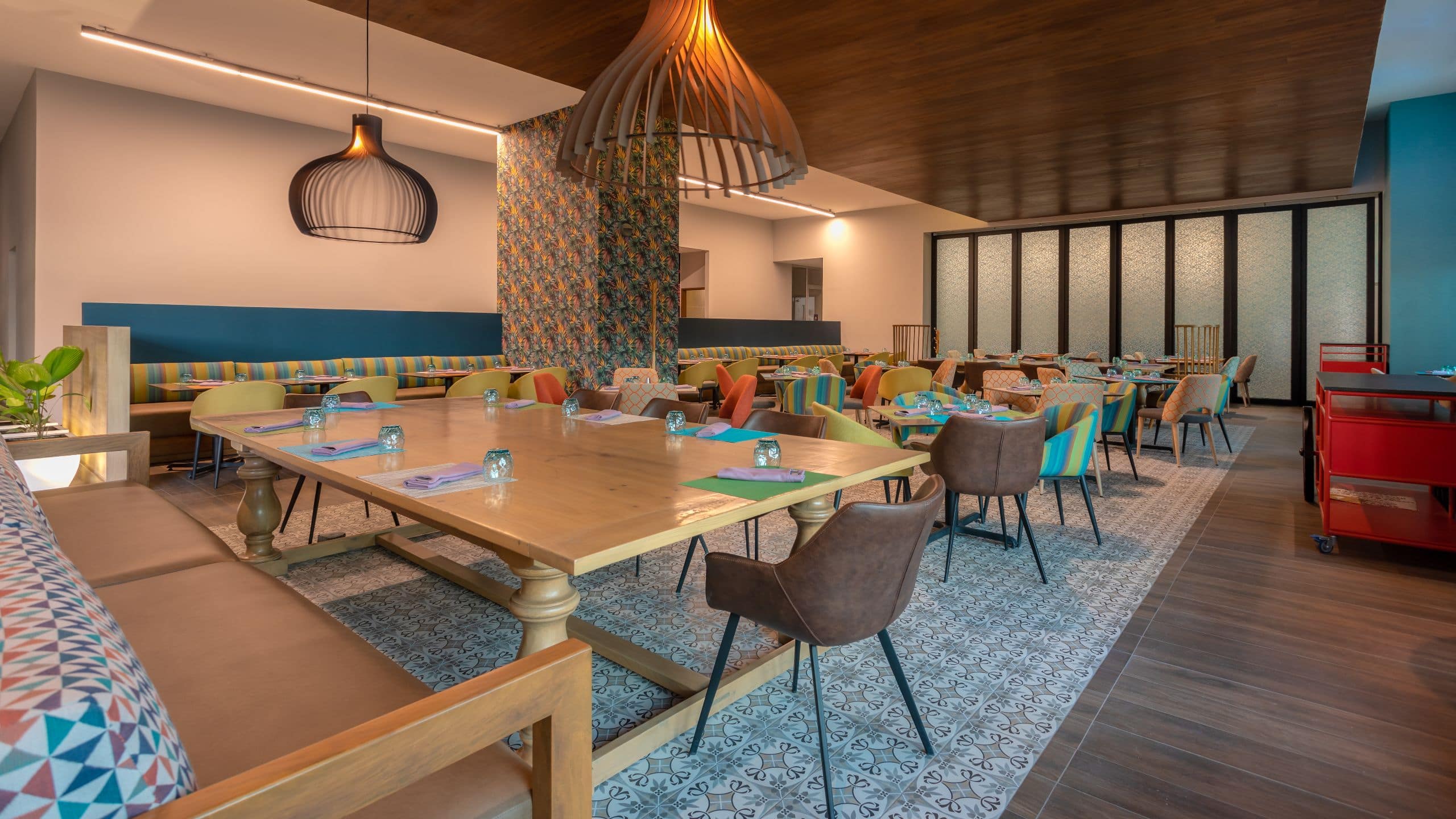 Hyatt Centric San Salvador Restaurant Seating Setup