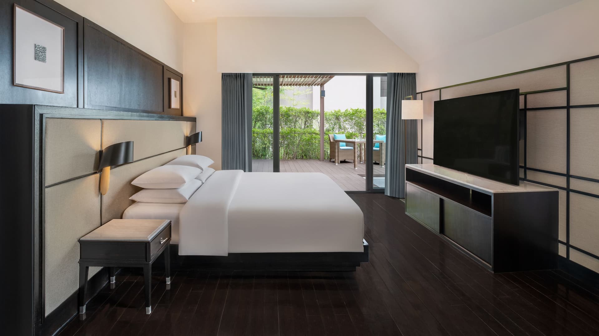 2 จาก 5 Hyatt Regency Phuket Resort King Bed With Terrace Whirlpool Bedroom Terrace