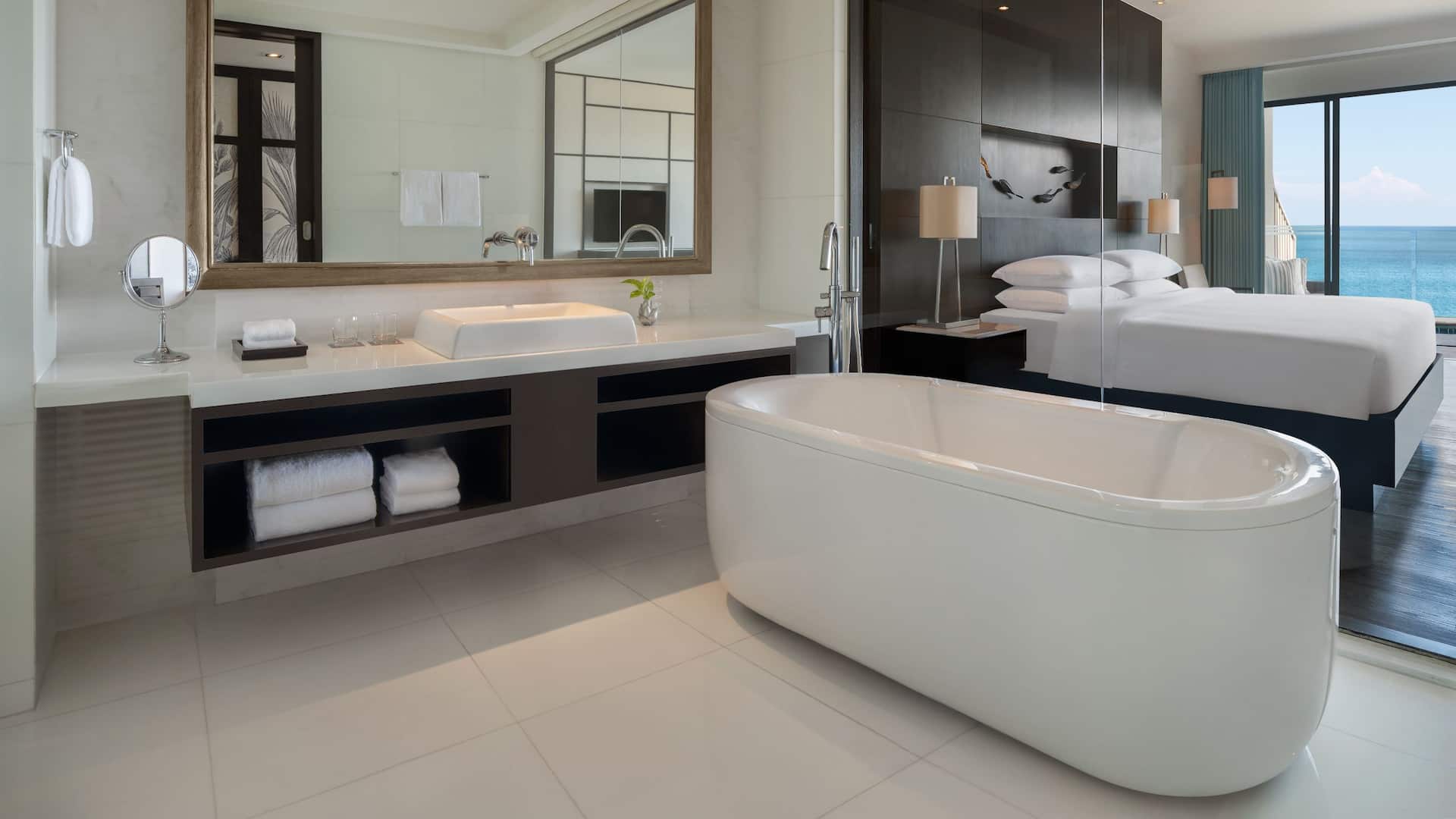 3 จาก 5 Hyatt Regency Phuket Resort King Bedroom With Plunge Pool Bathroom