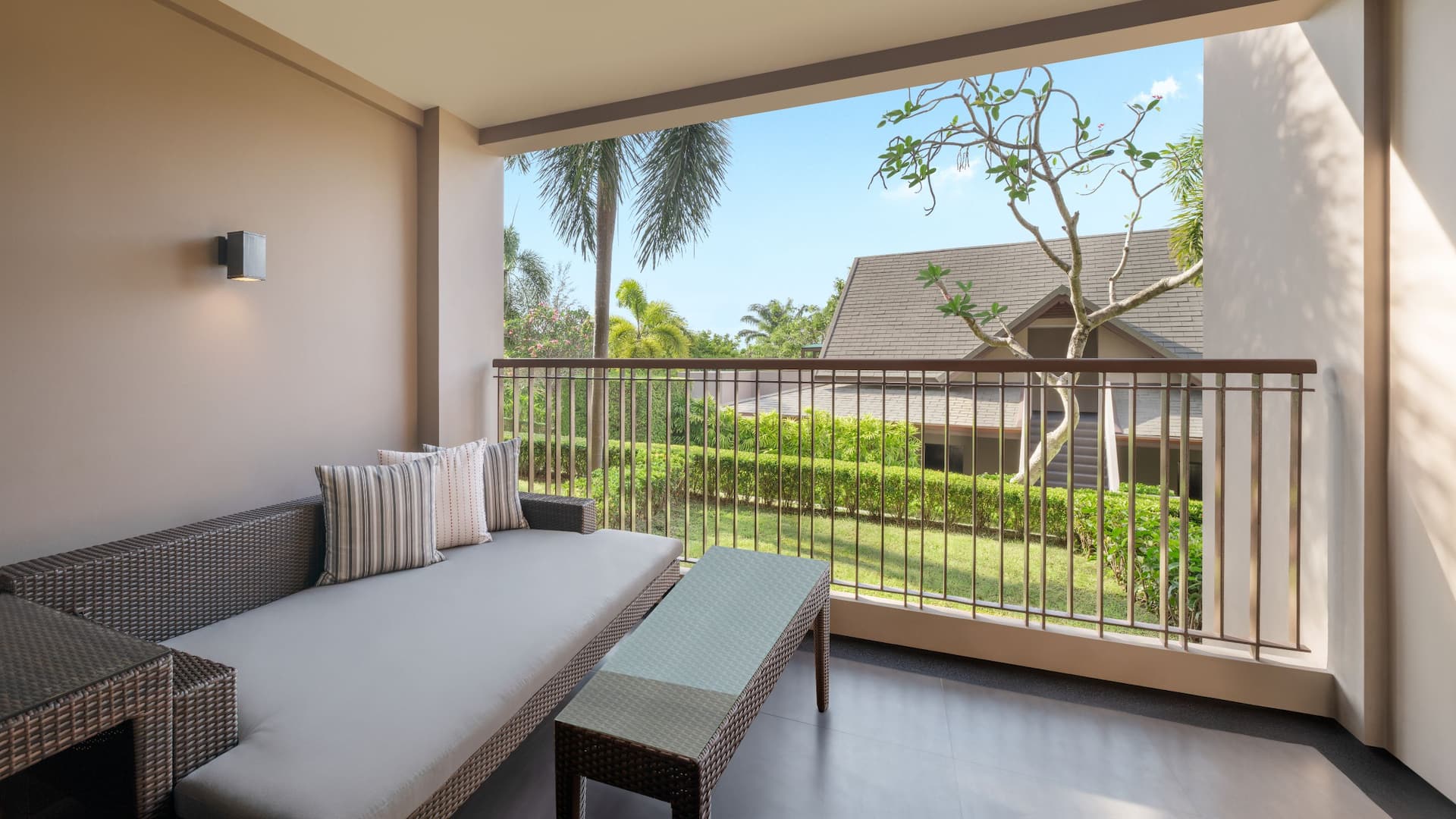 2 จาก 5 Hyatt Regency Phuket Resort King Bed Garden View Terrace