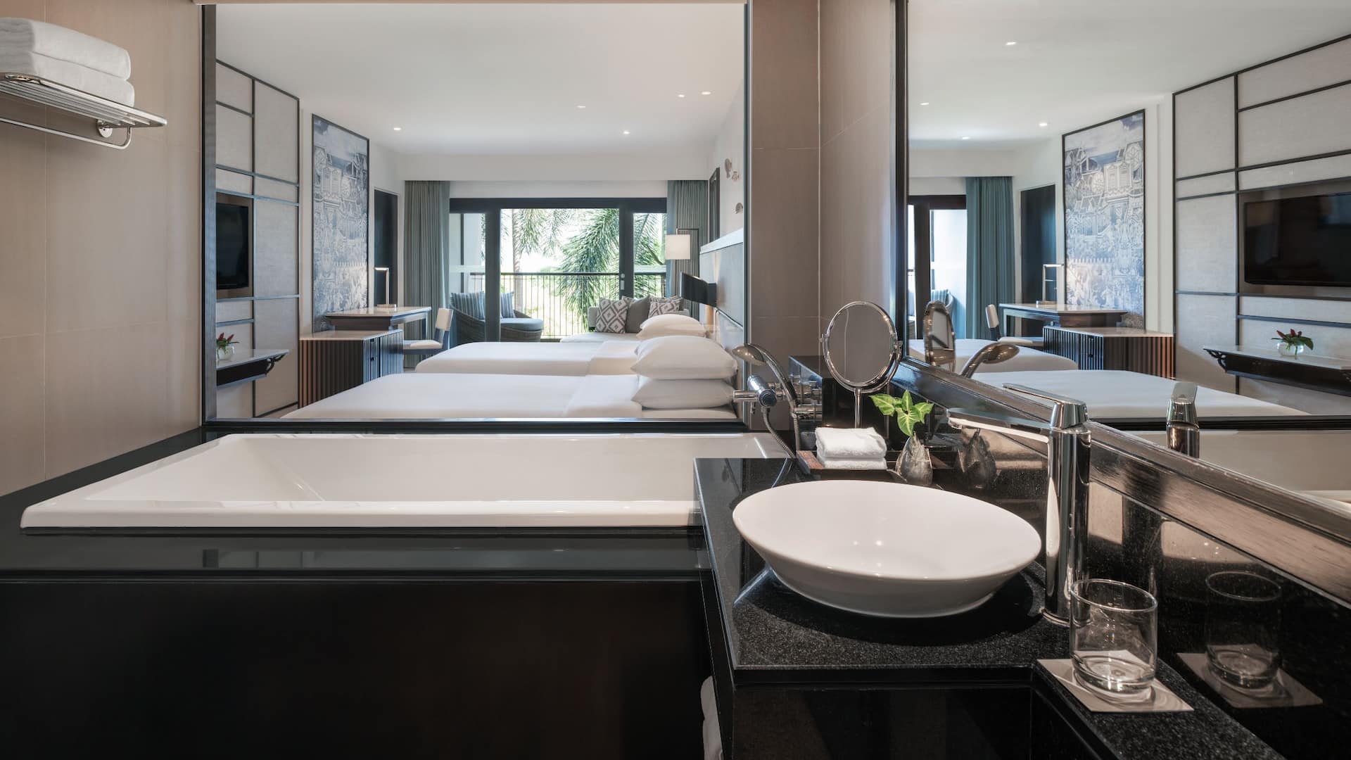4 จาก 5 Hyatt Regency Phuket Resort Twin Bed Garden View Bathroom With Bedroom
