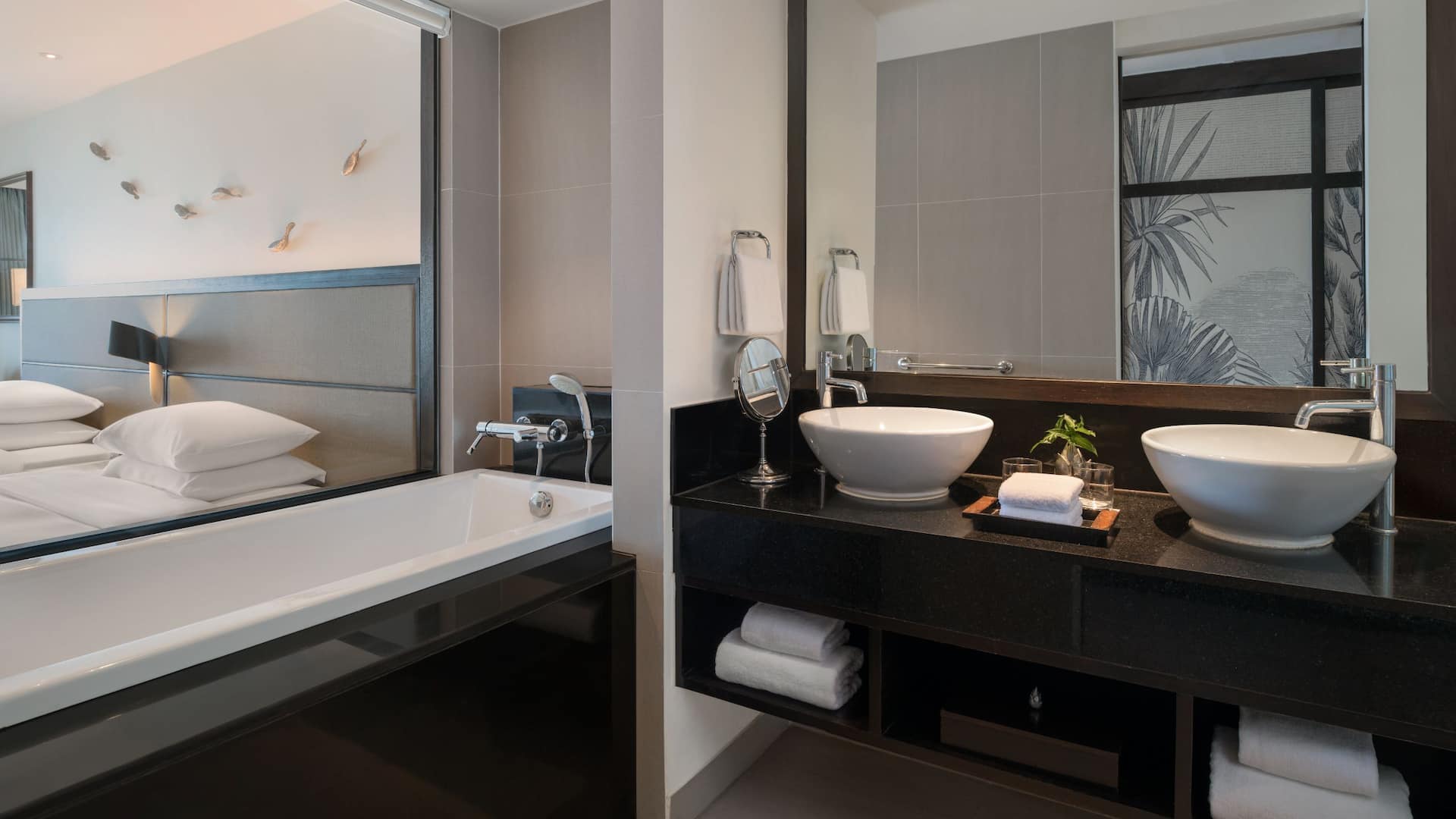 4 จาก 5 Hyatt Regency Phuket Resort Twin Bed Ocean View Bathroom