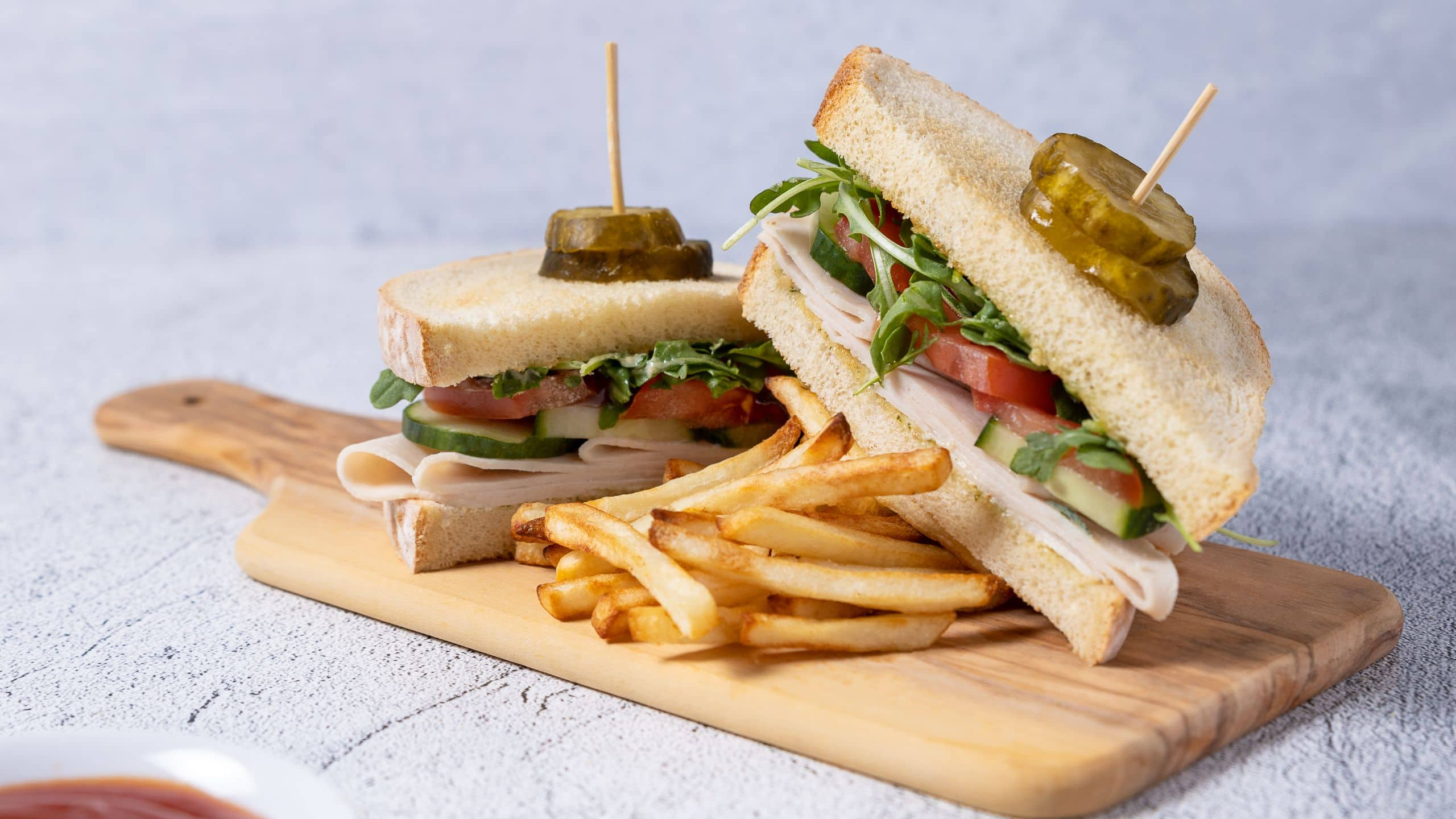 Turkey Pesto Sandwich With Fries