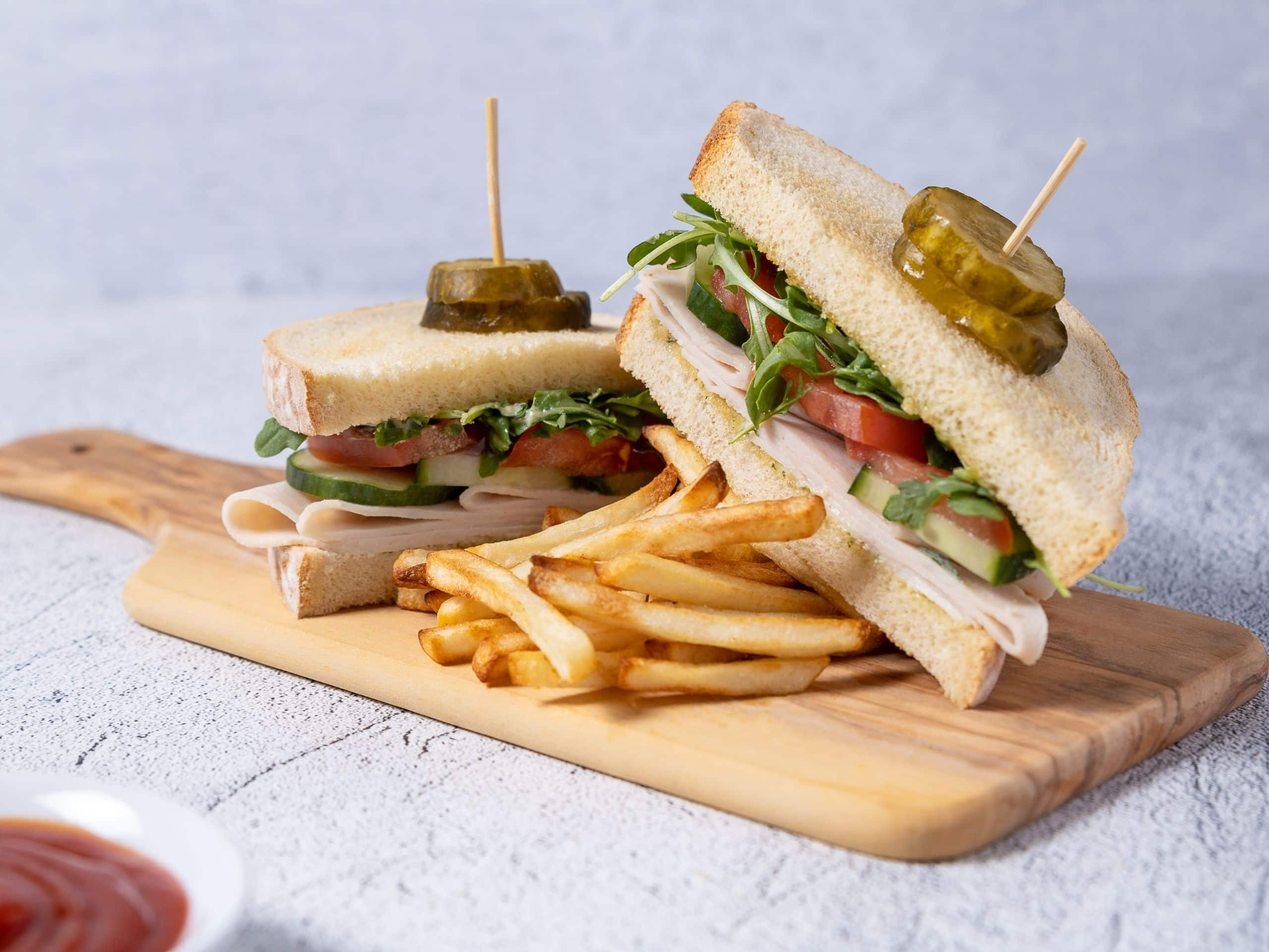 Turkey Pesto Sandwich With Fries