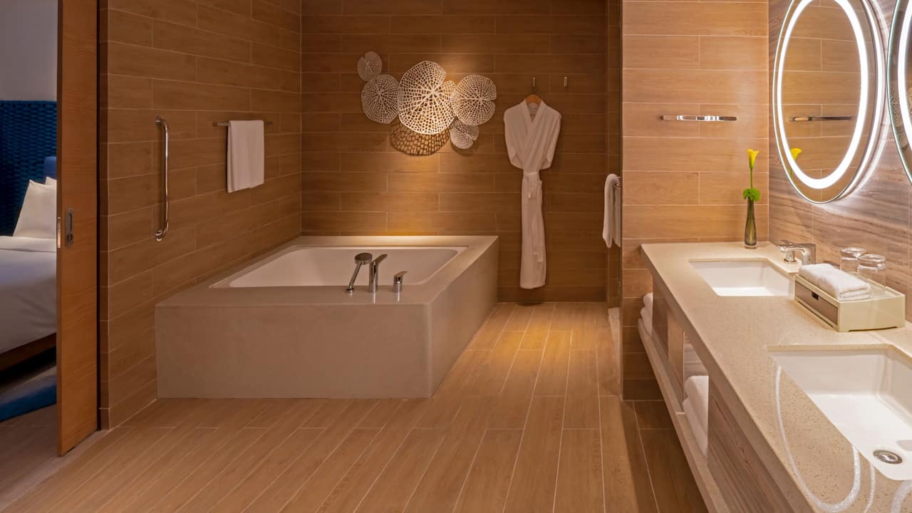 Hyatt Regency Hainan Ocean Paradise Resort Regency Suite Bathroom