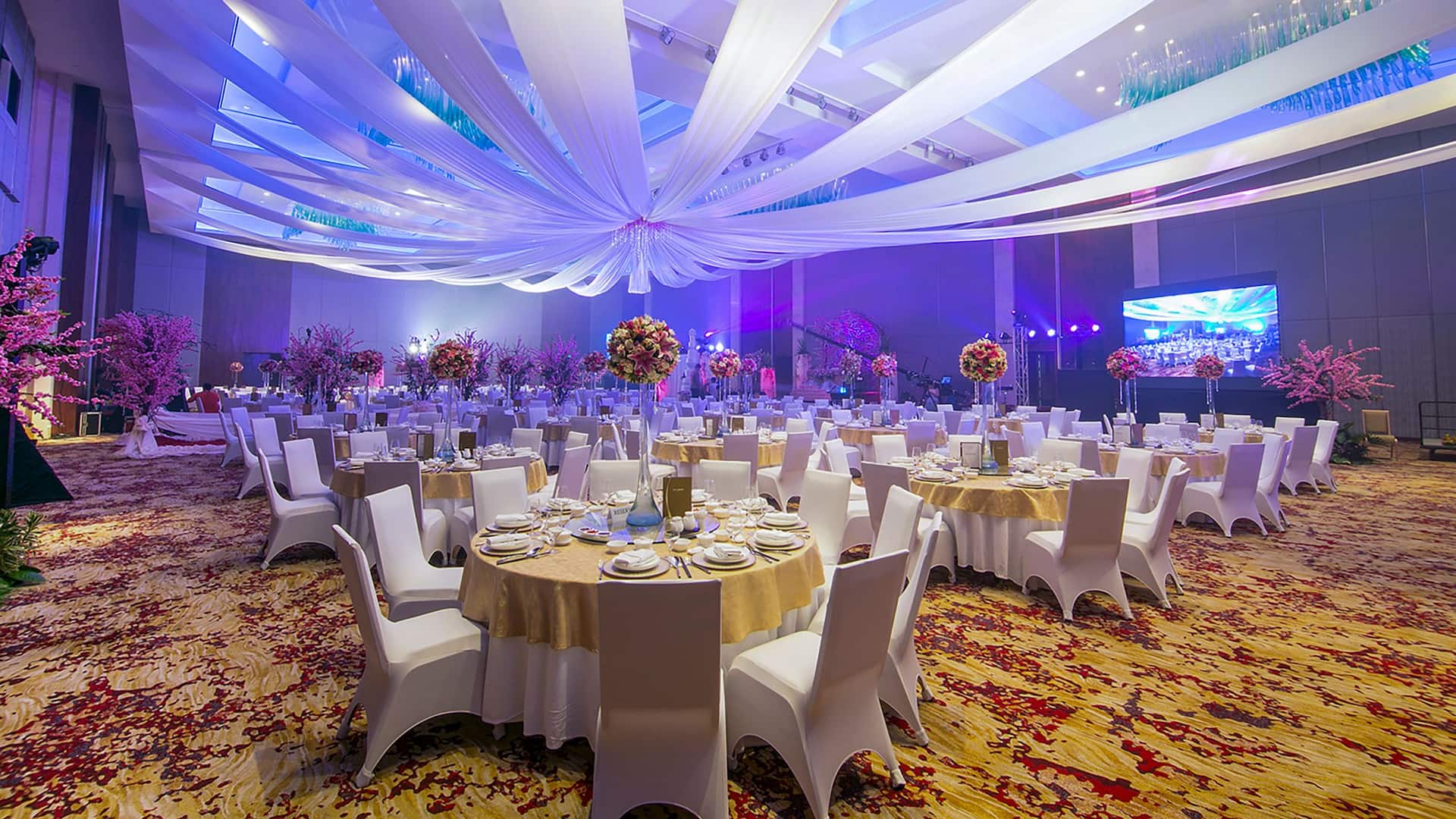 Hyatt Regency Manila, City of Dreams Grand Ballroom Round Dining Table Setup