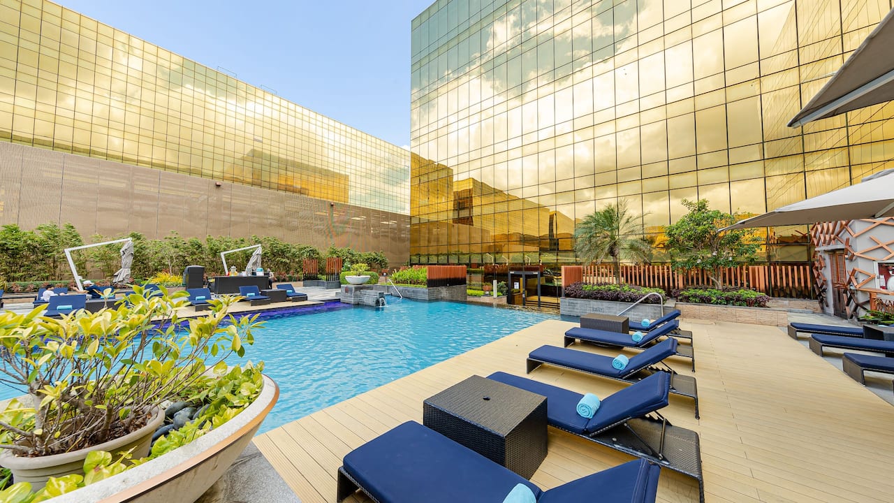 Hotel Exterior Outdoor Pool Lounge