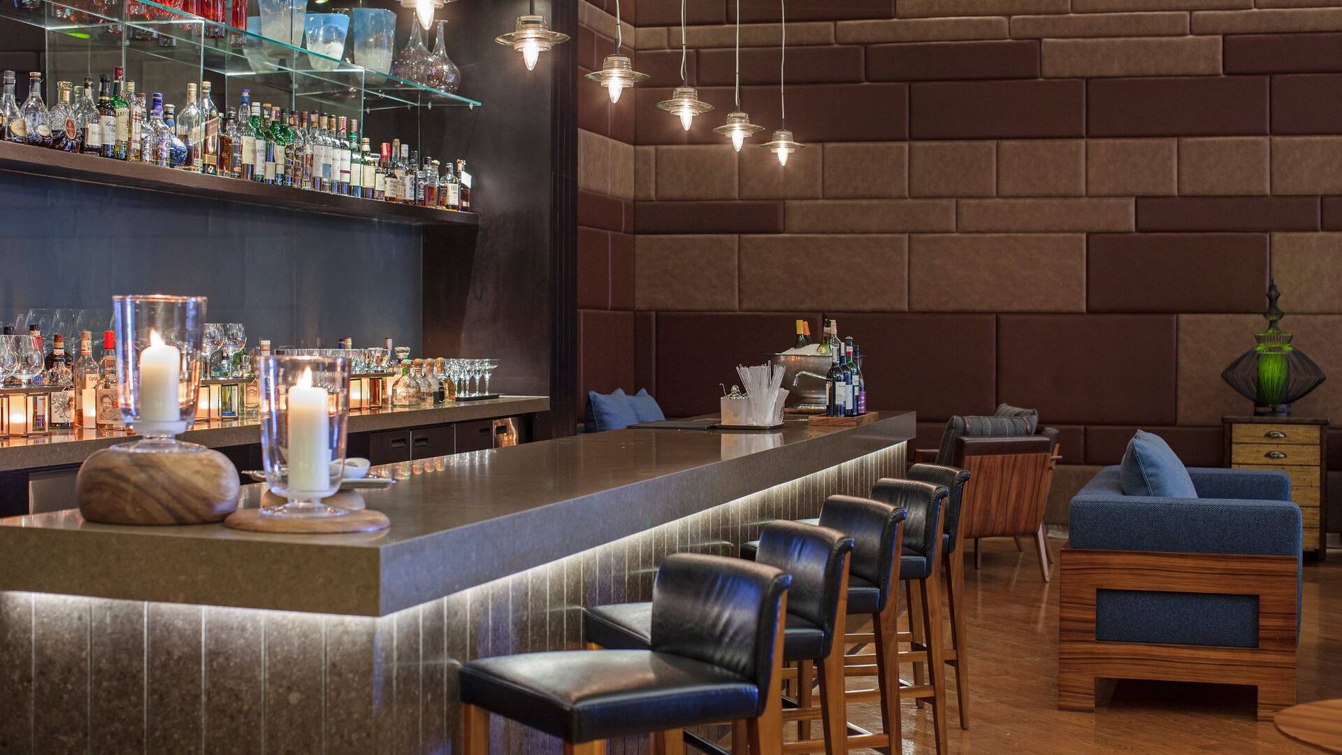 Hyatt Regency Manila, City of Dreams The Lounge Bar Stools