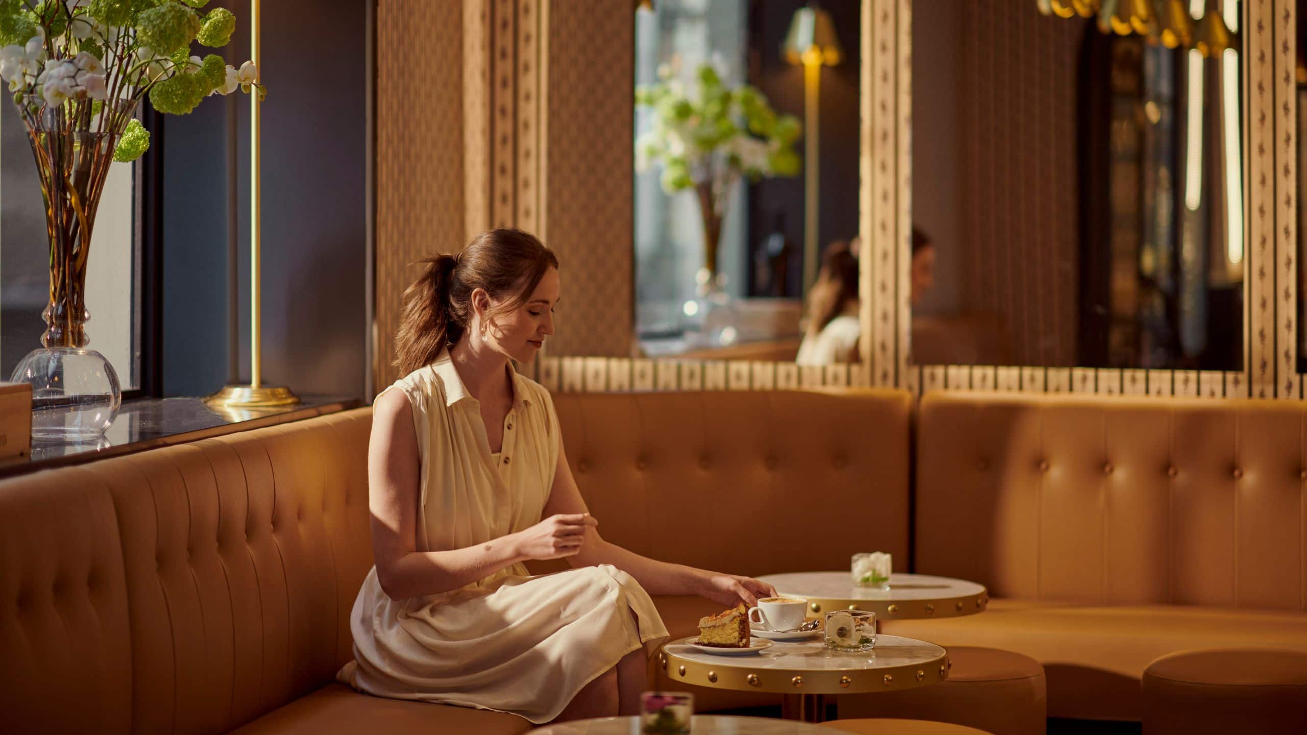 IL Tornabuoni Hotel Woman Teatime