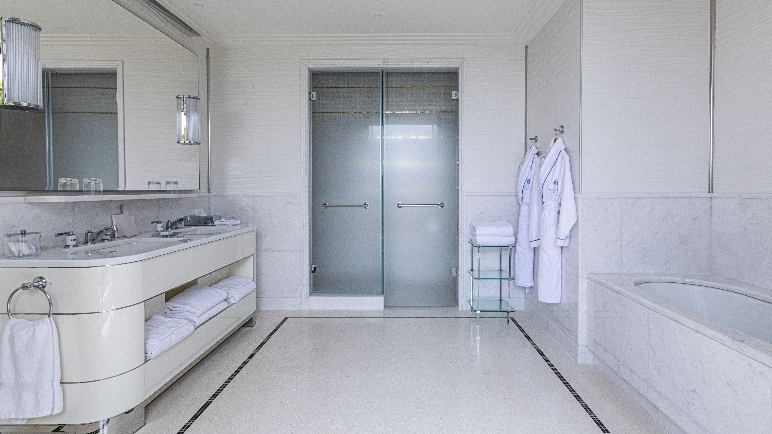 5 из 5 Hôtel Martinez Suite Suzanne Bathroom