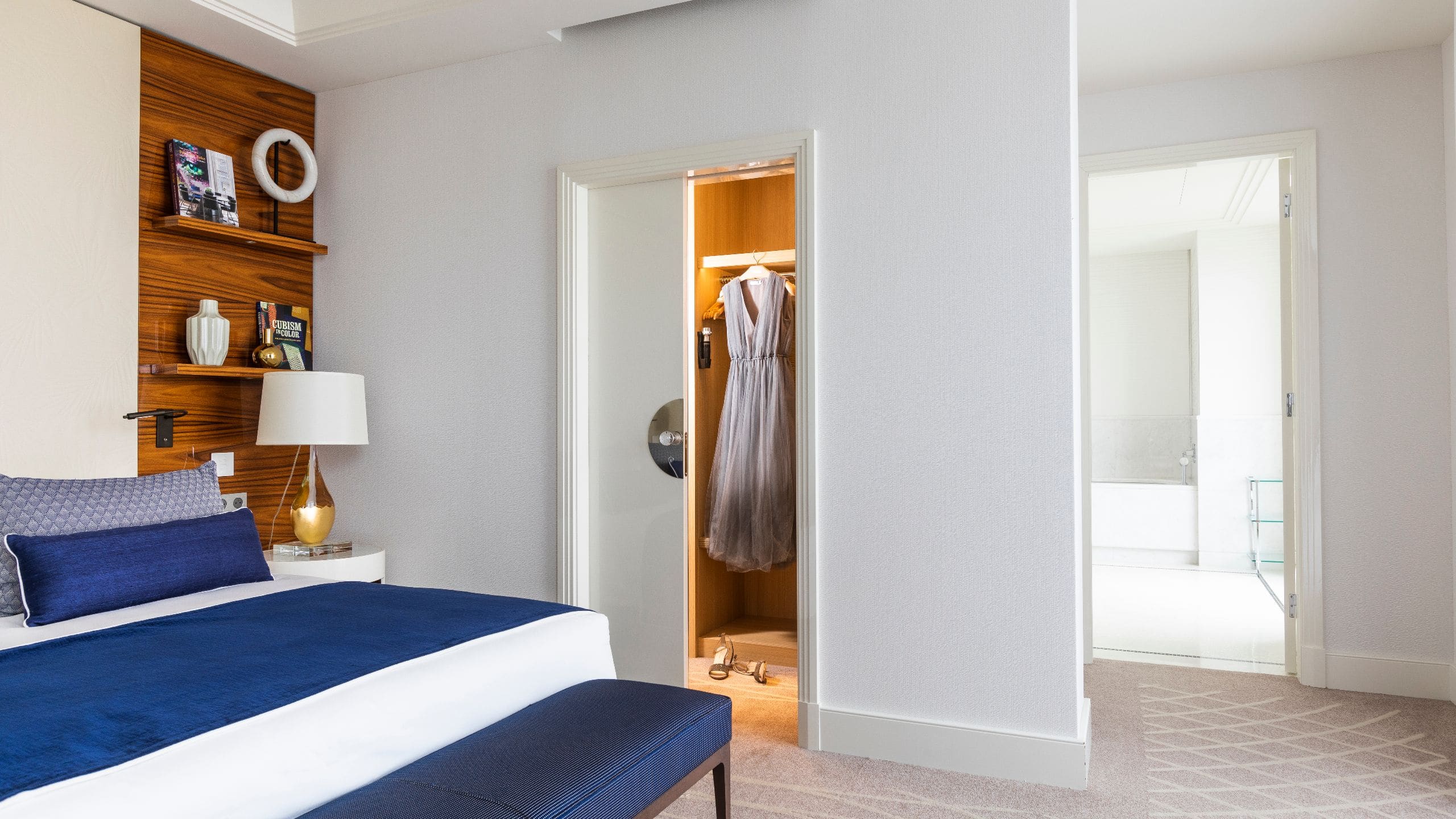 The Unbound Collection by Hyatt Suite Suzanne Dressing